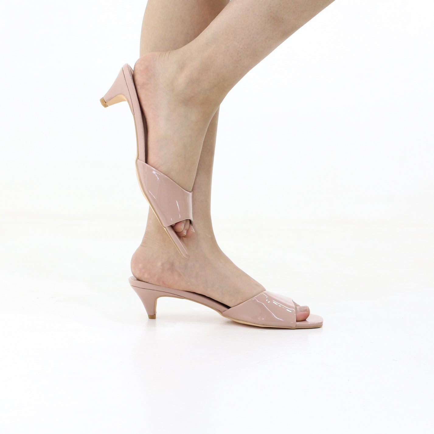 Zola low kitten 5cm heel with patent finish