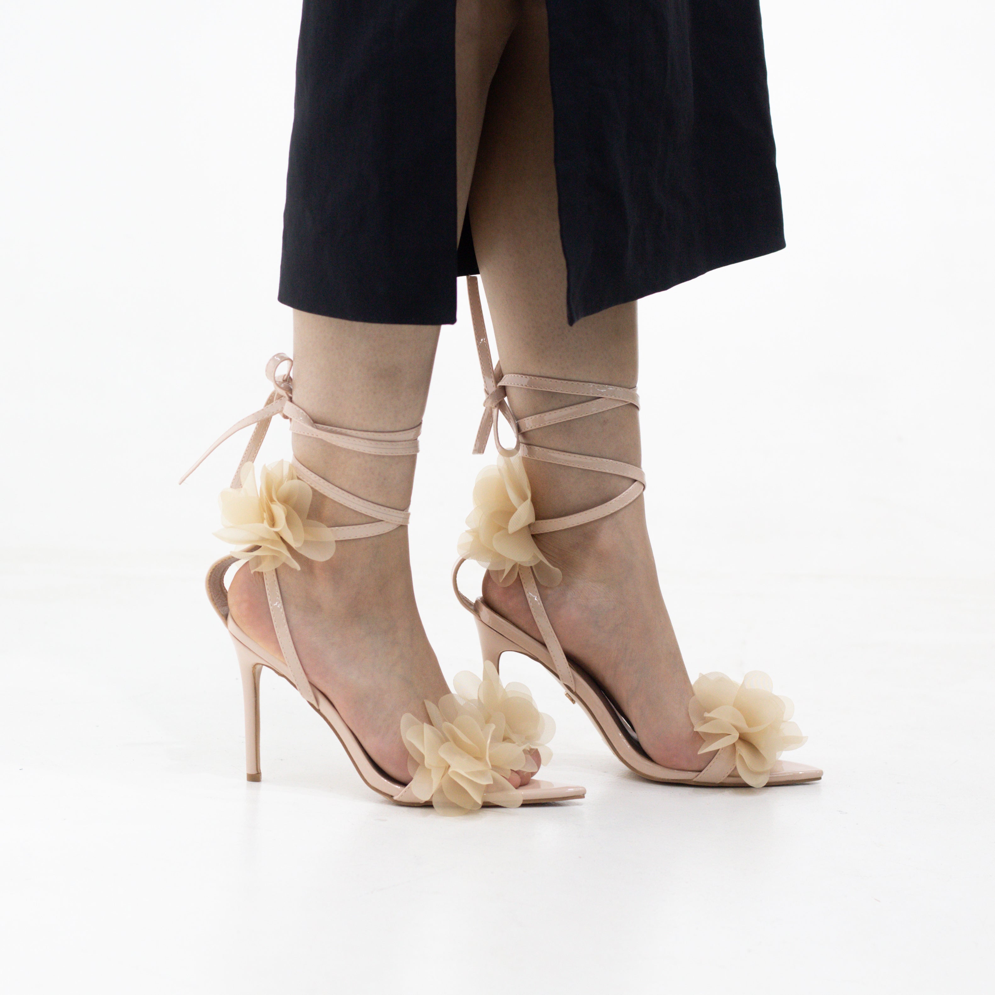 Petals pointed-toe stiletto sandal 10.5cm heels with oversized flowers