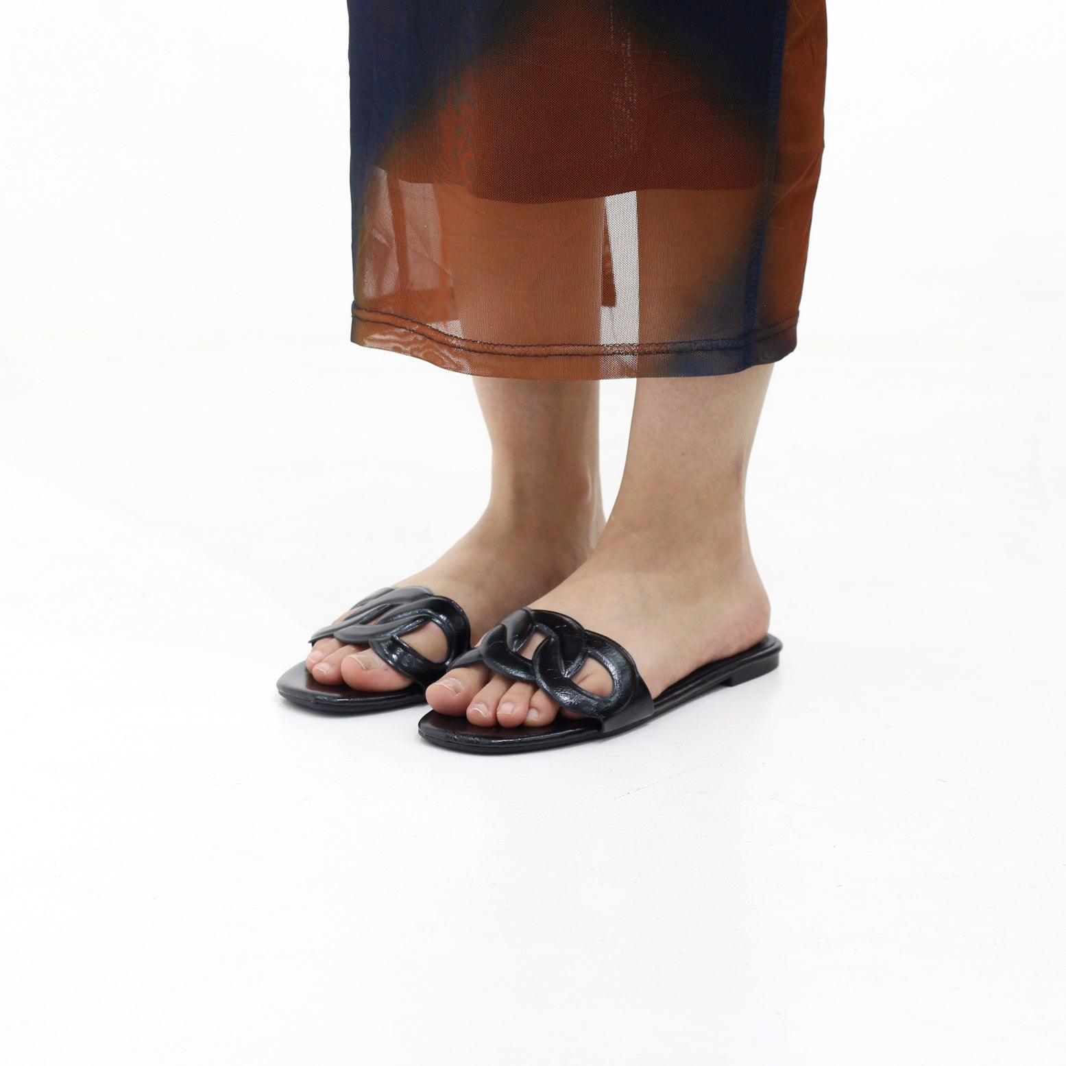 Smart padded interlock strap slip-on flat sandals