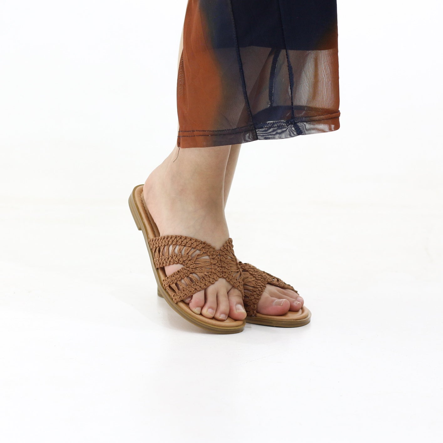 Weave woven cross-strap flat sandals