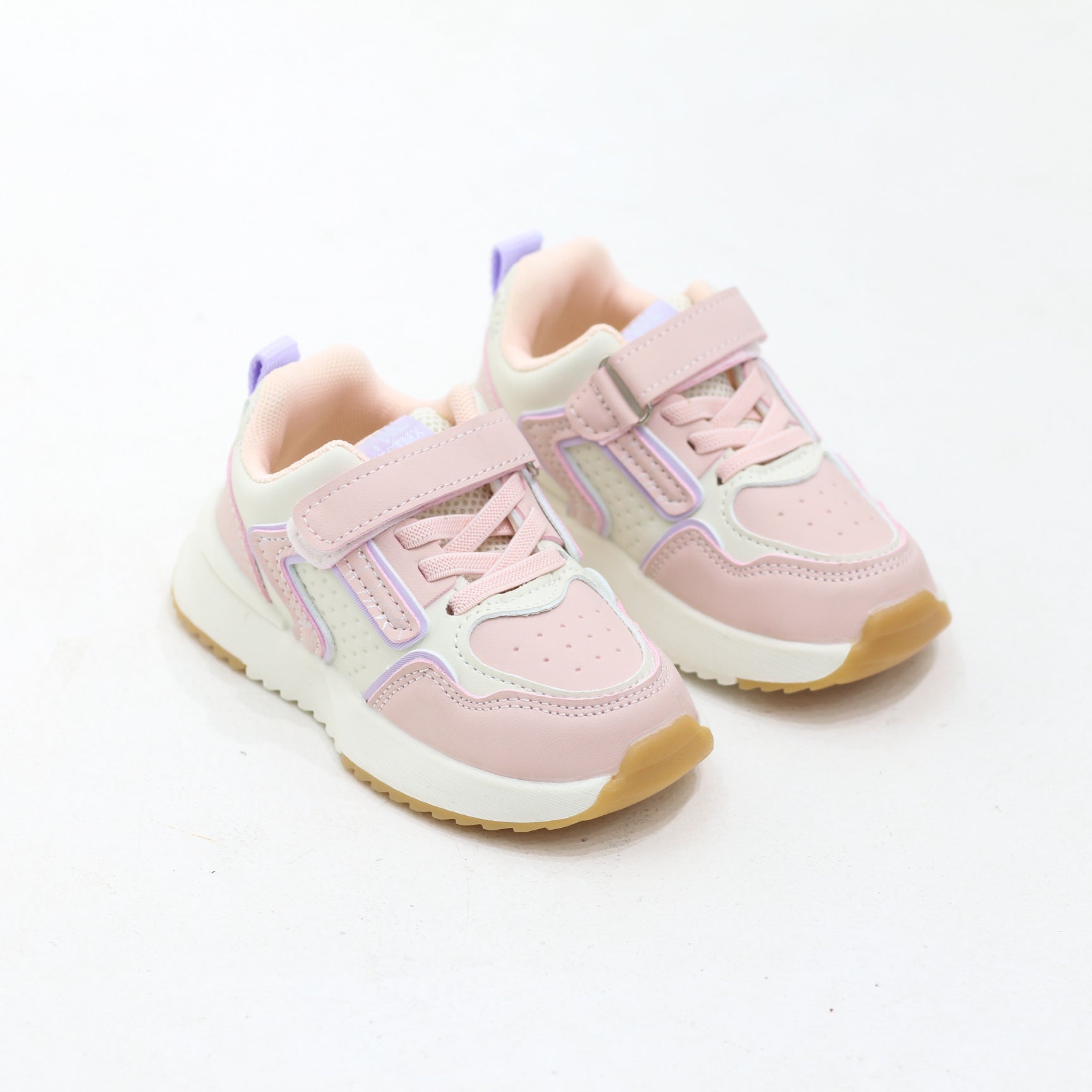 Insert chunky lace-up sneakers with sporty flair