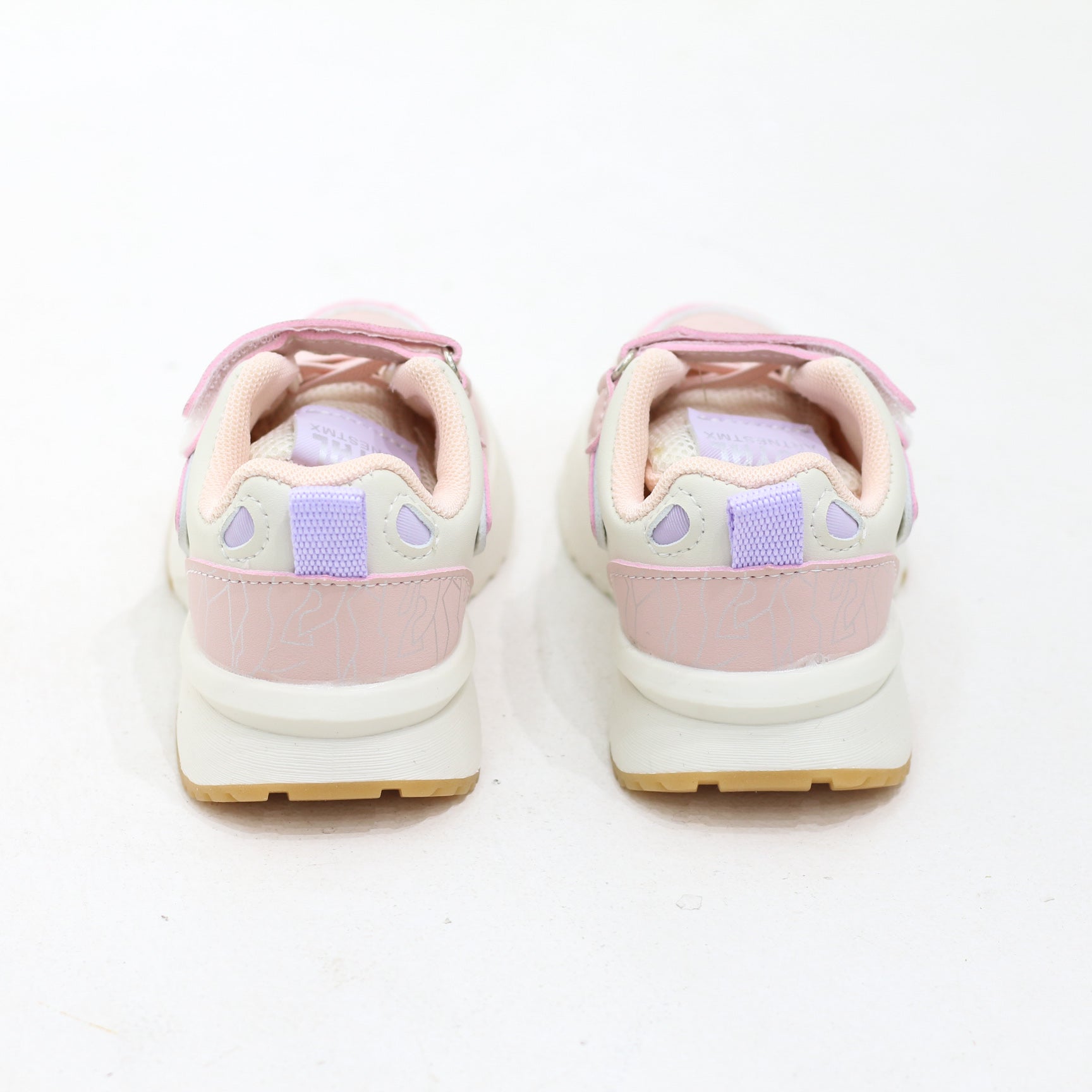 Insert chunky lace-up sneakers with sporty flair