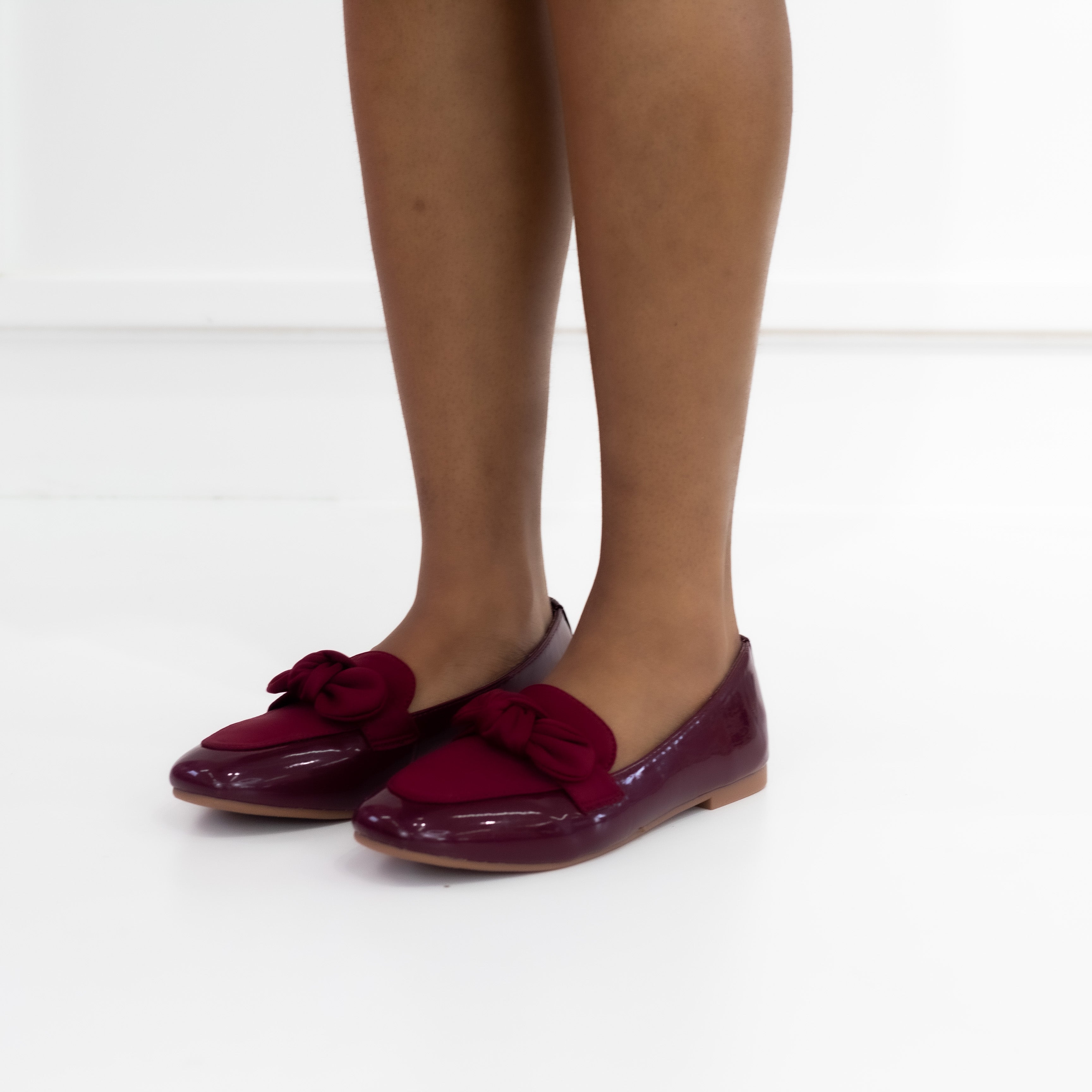 Odina flat moc with bow maroon