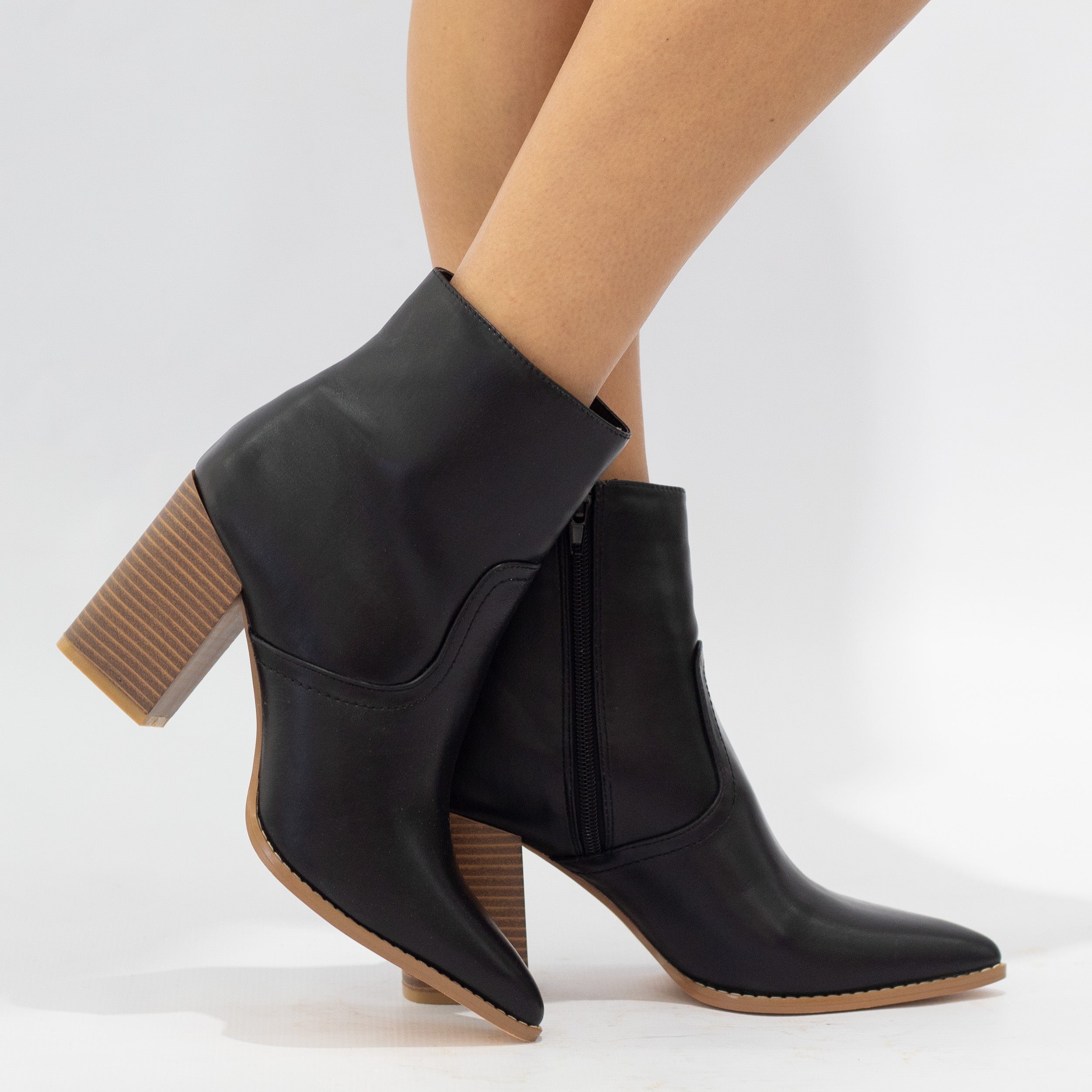Avery 8.5cm block heel bootie LA08-10 pu black