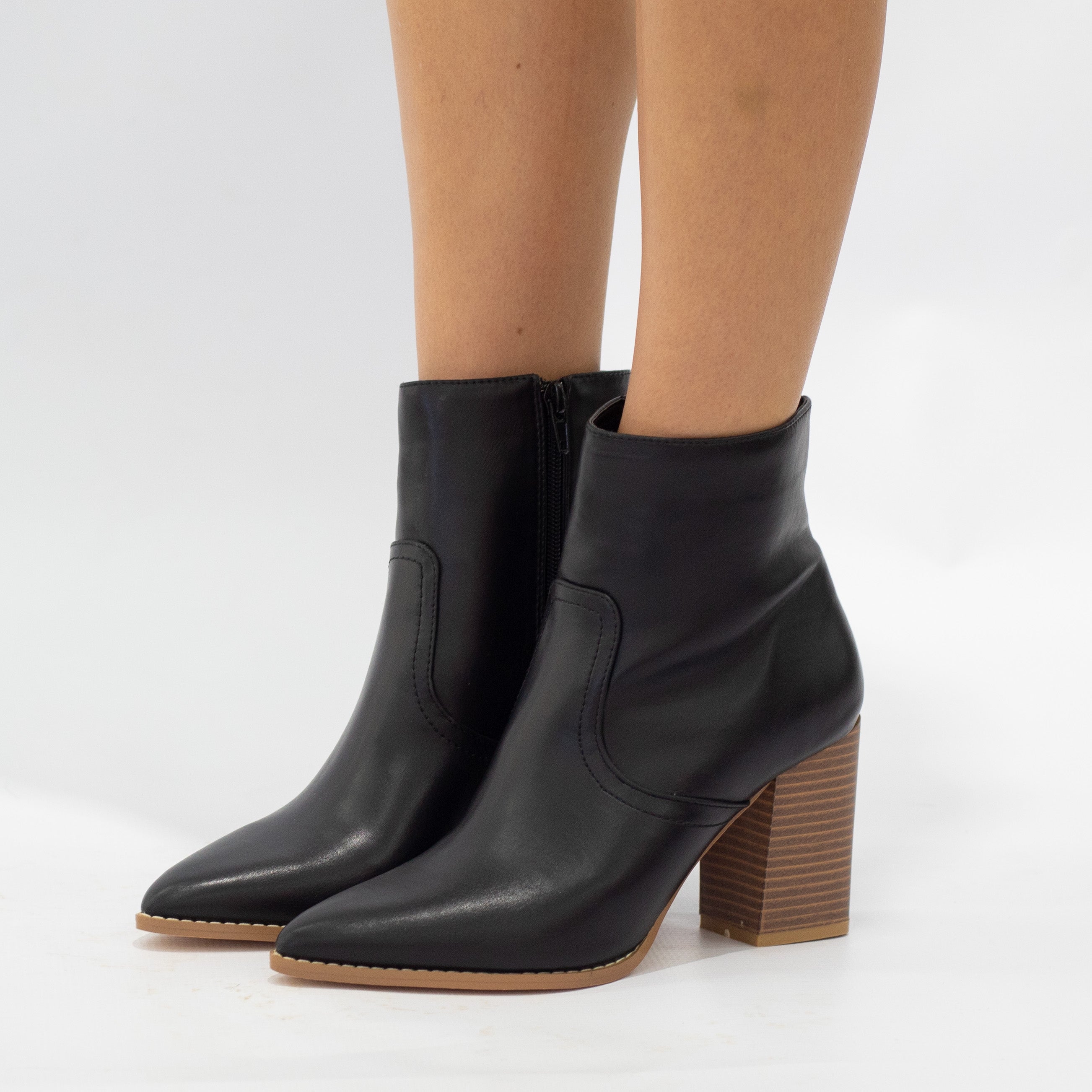 Avery 8.5cm block heel bootie LA08-10 pu black