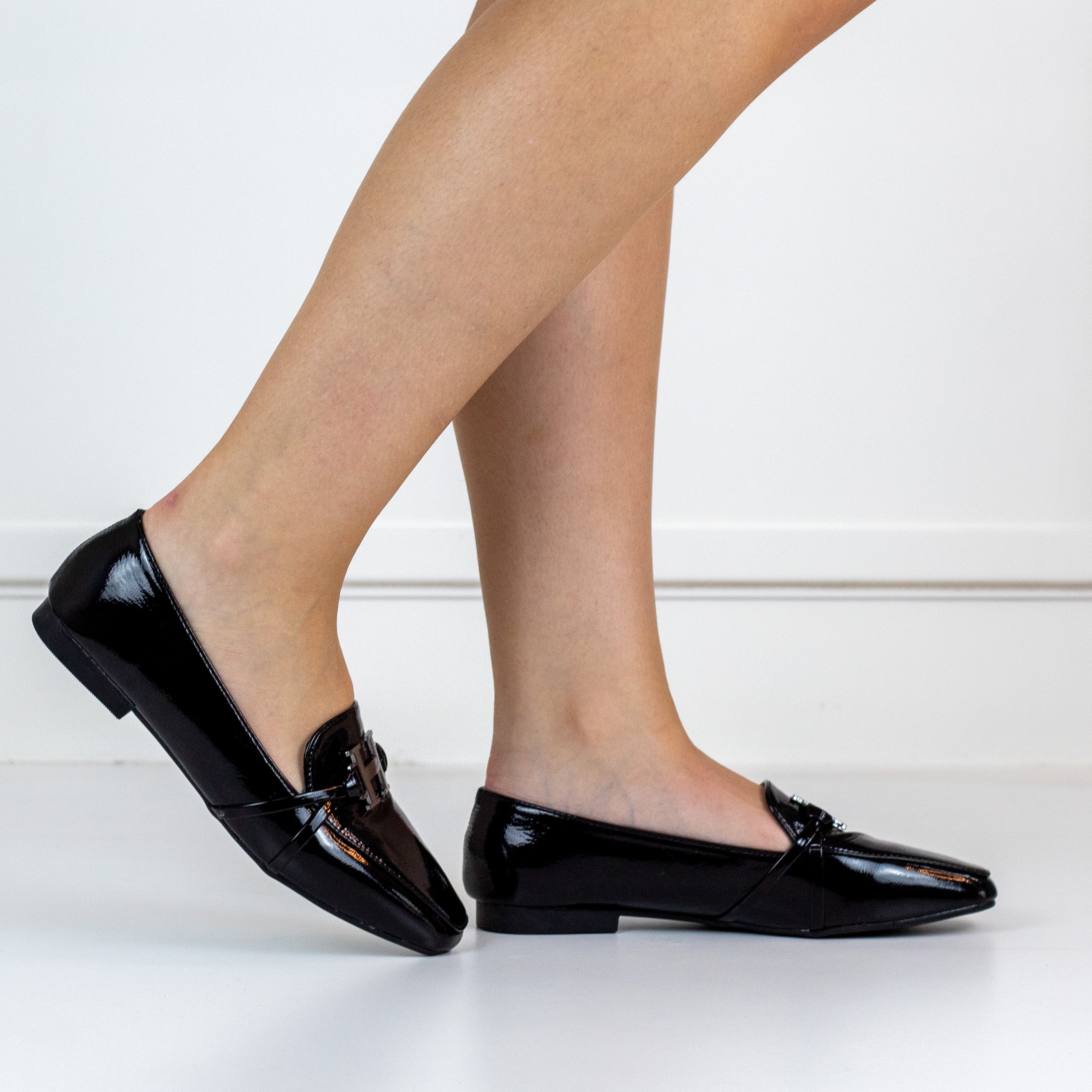 Black 1.3cm flat heel moc with gold H trim pu icey