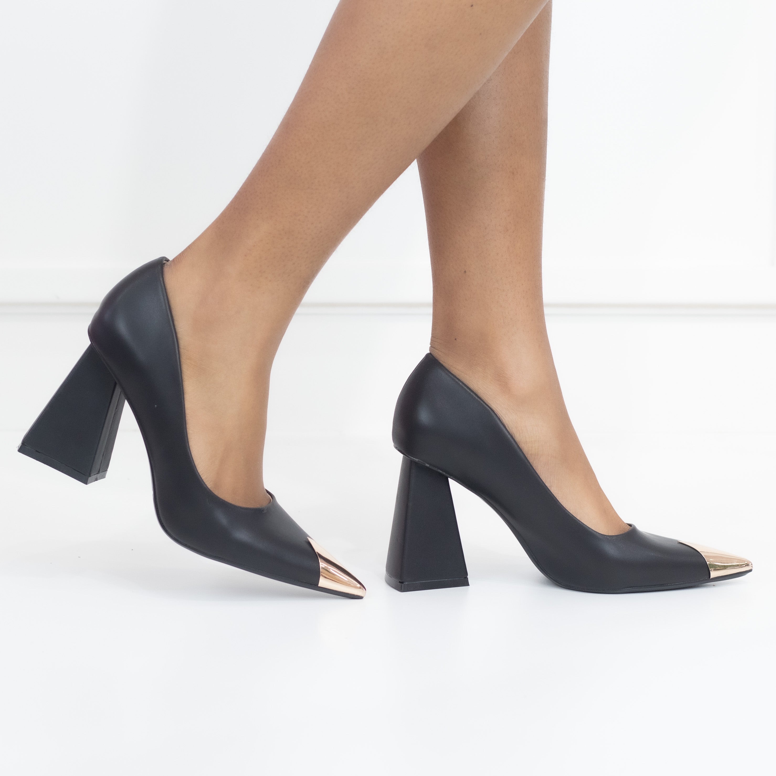 Black Faux court with gold pointy toe on block heel ruwie