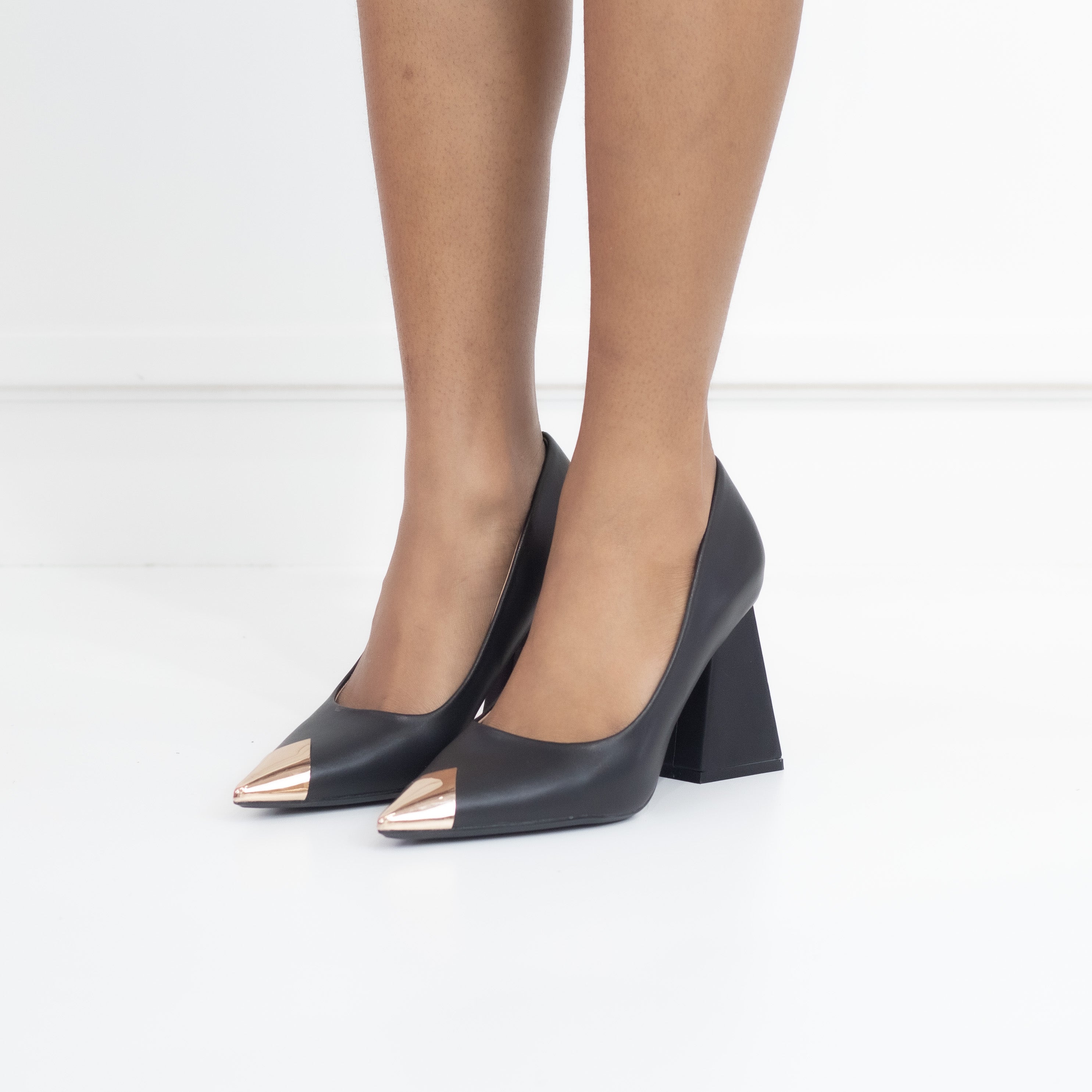 Black Faux court with gold pointy toe on block heel ruwie