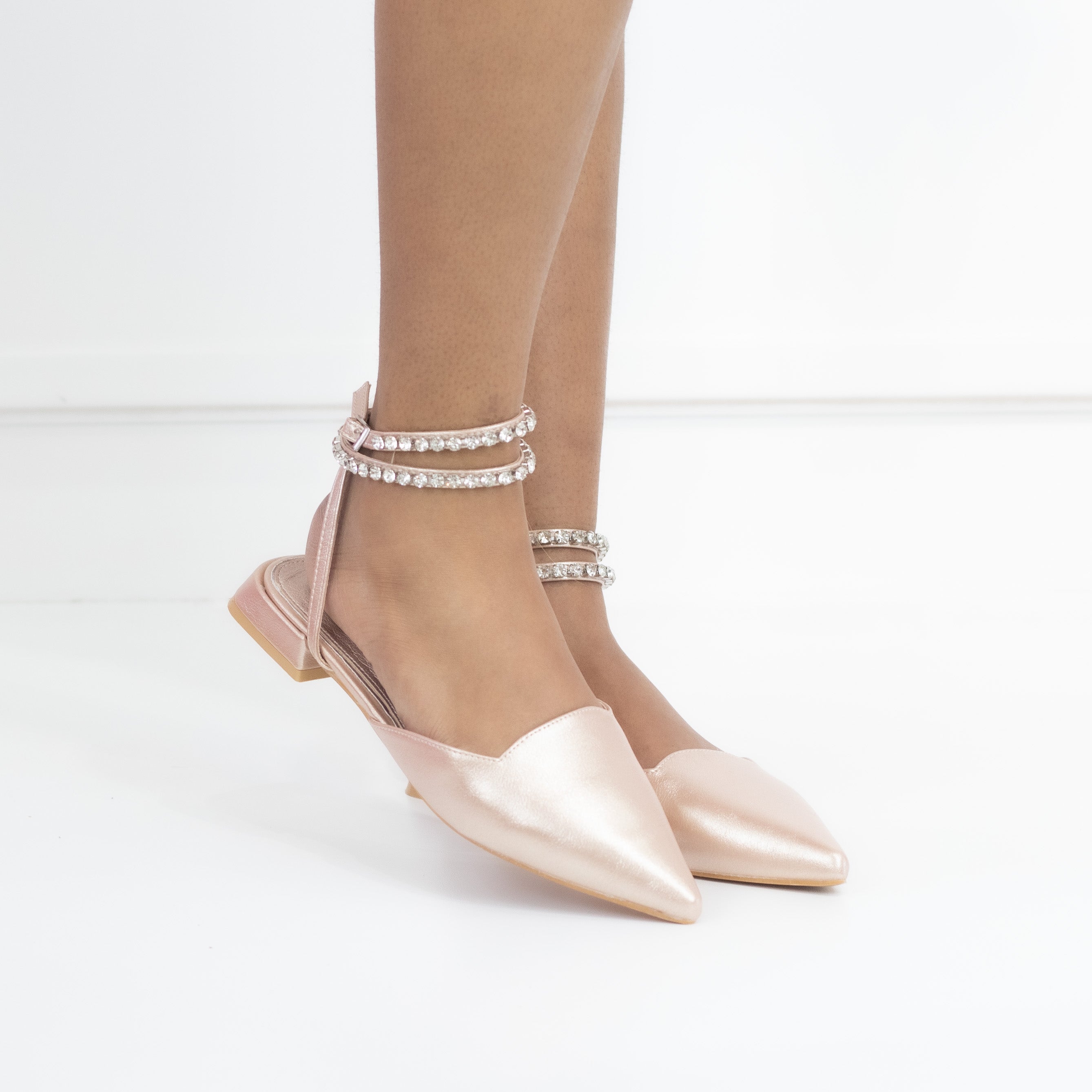 Nude pointy ankle strap flat elmas