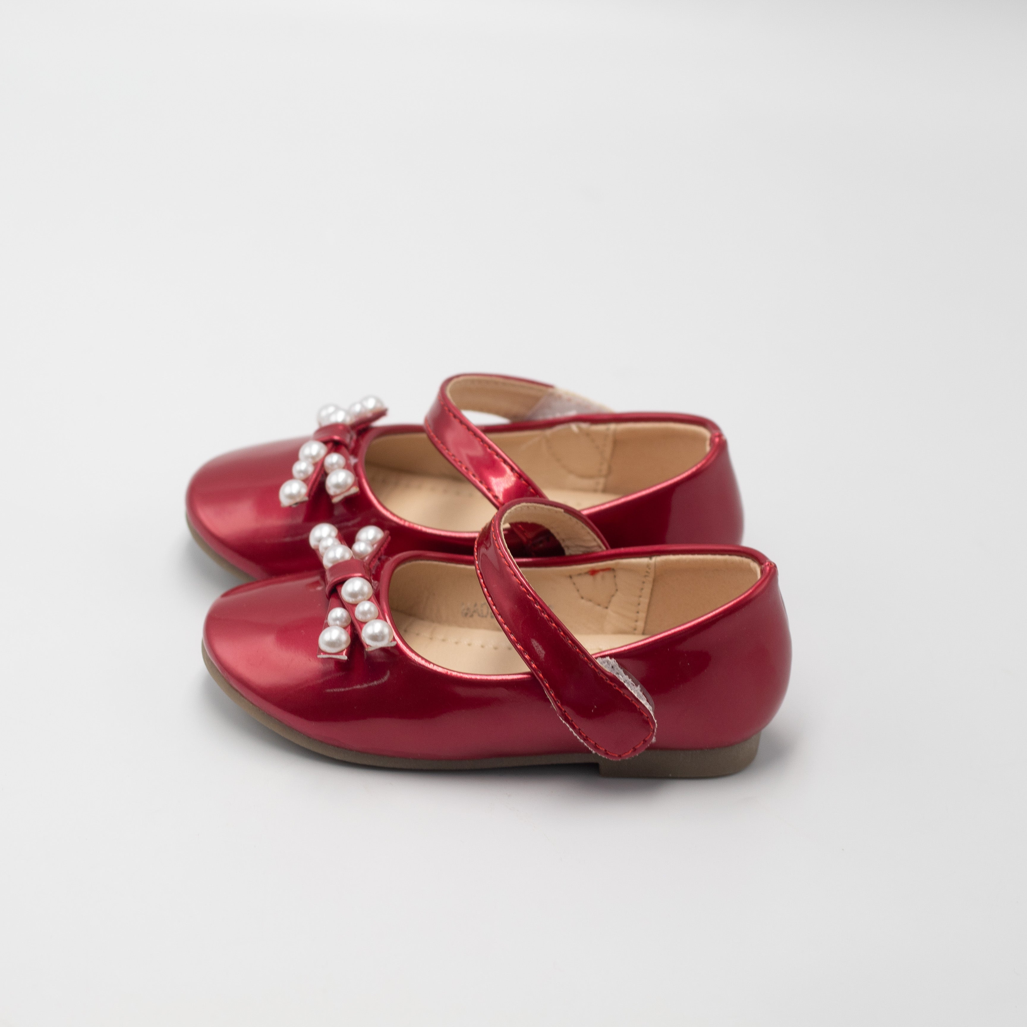 Red infant girls patent pump with pearl on a bow afet