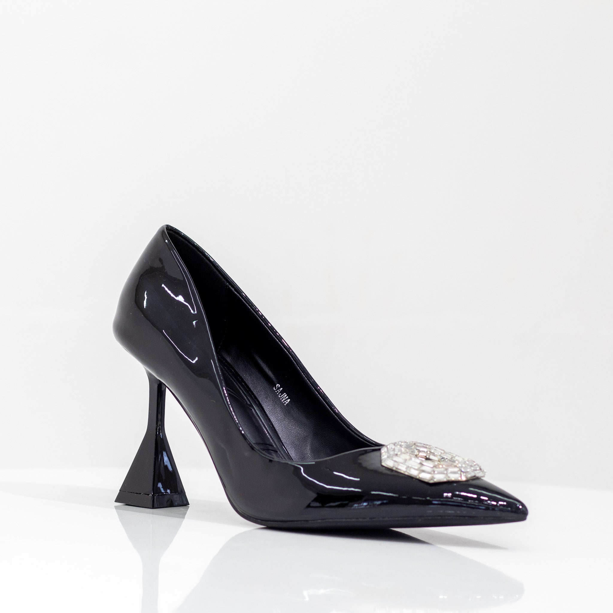 Black pat 9cm heel court with oct diamante trim sajna