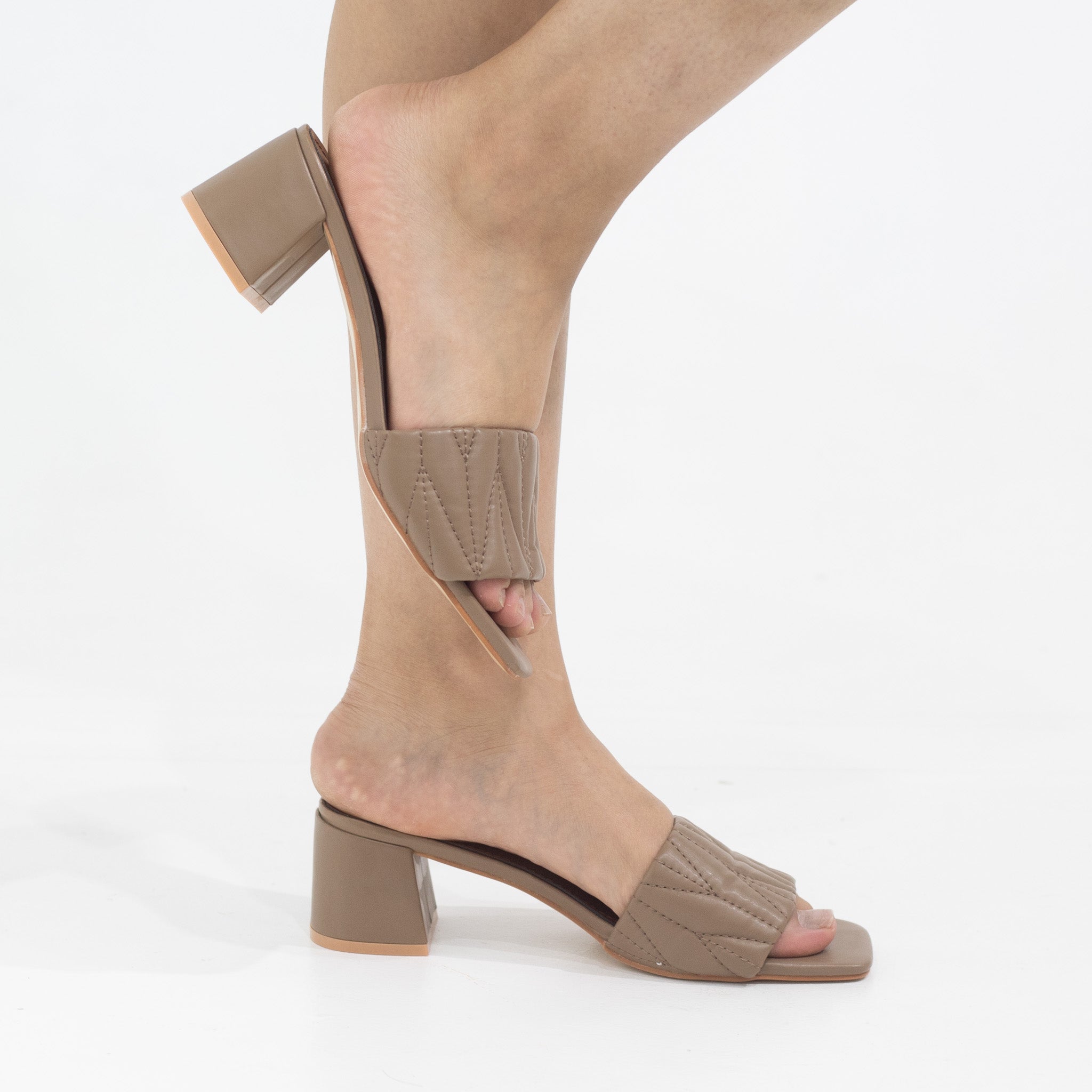 Khaki 5.5cm block heel weaved slides fairy