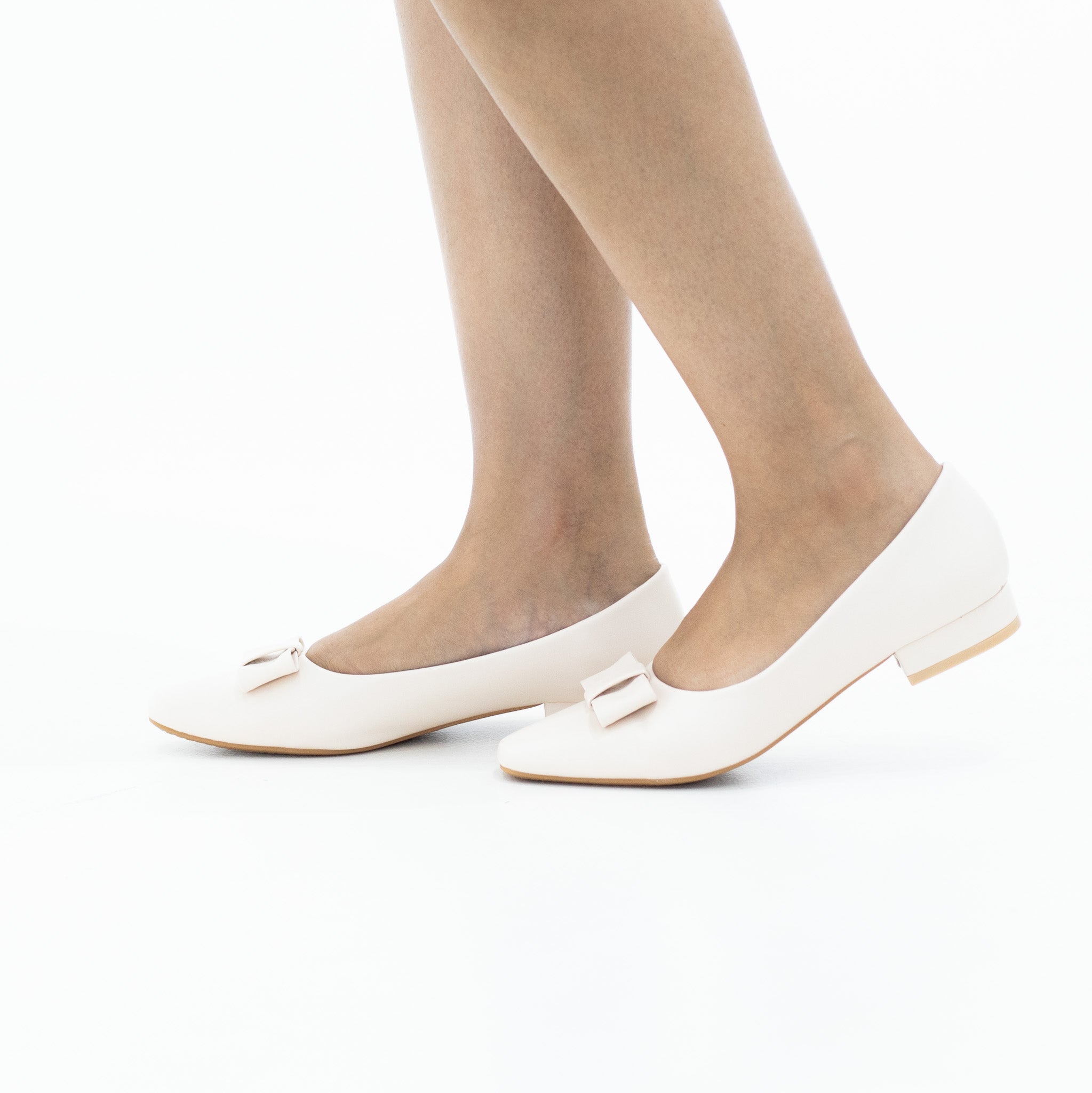 Beige comfort 2cm low heel court shoe with a bow aquarius