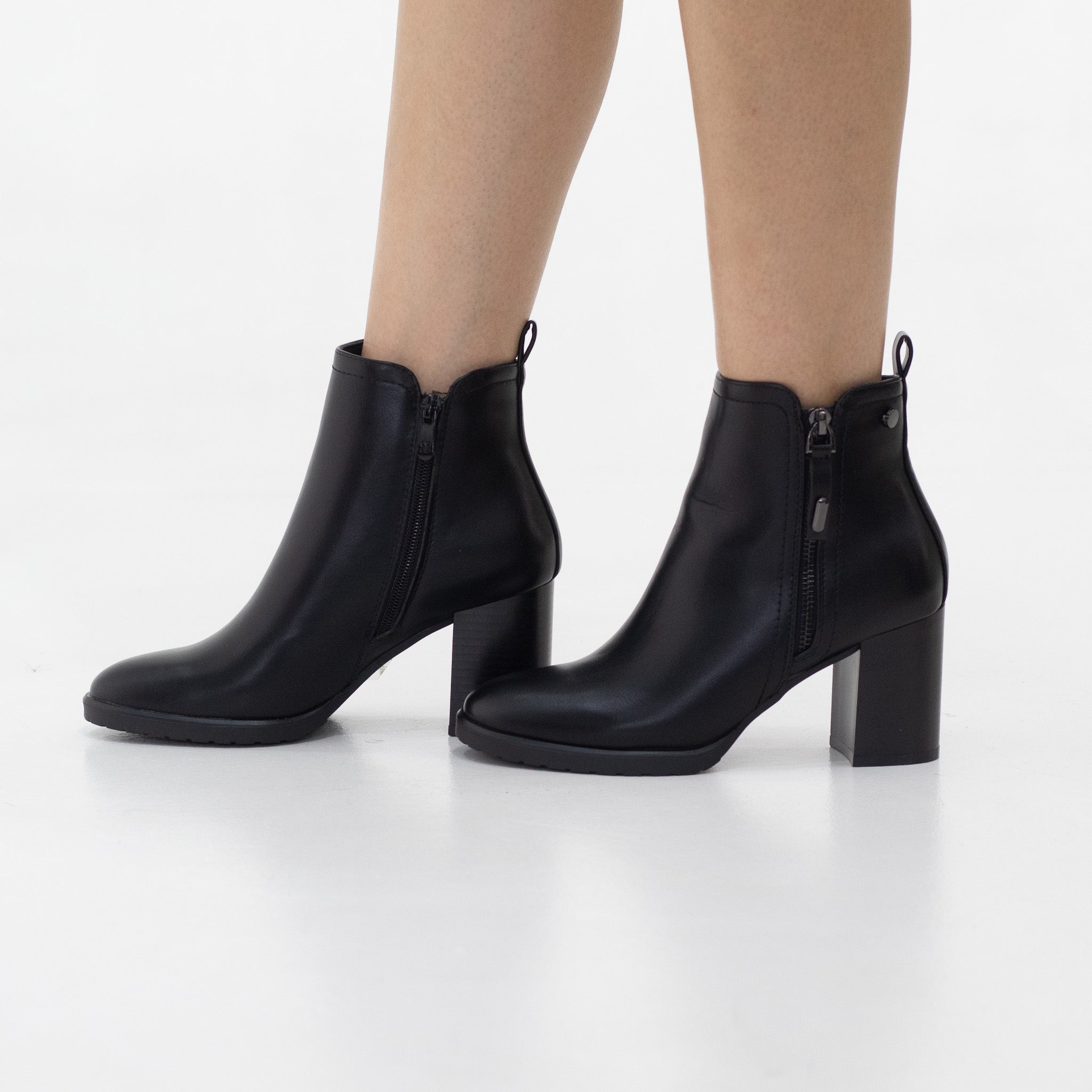 Aviza 7.5cm heel zipper detailed ankle boot black