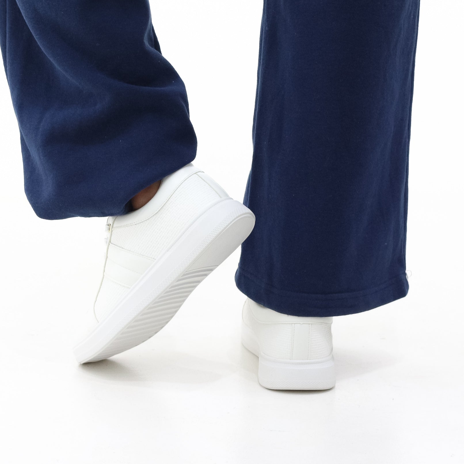 Apron chunky sole lace-up casual sneaker