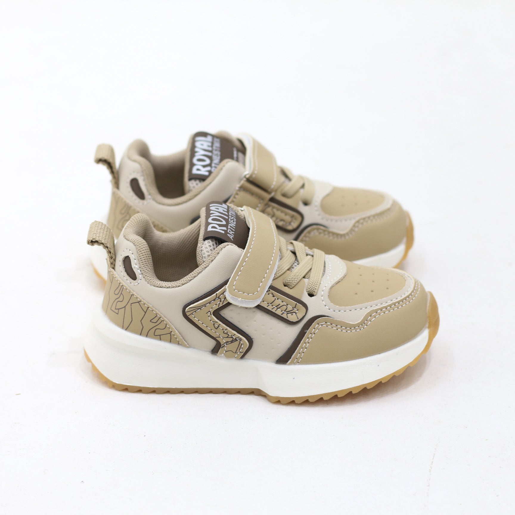 Insert chunky lace-up sneakers with sporty flair