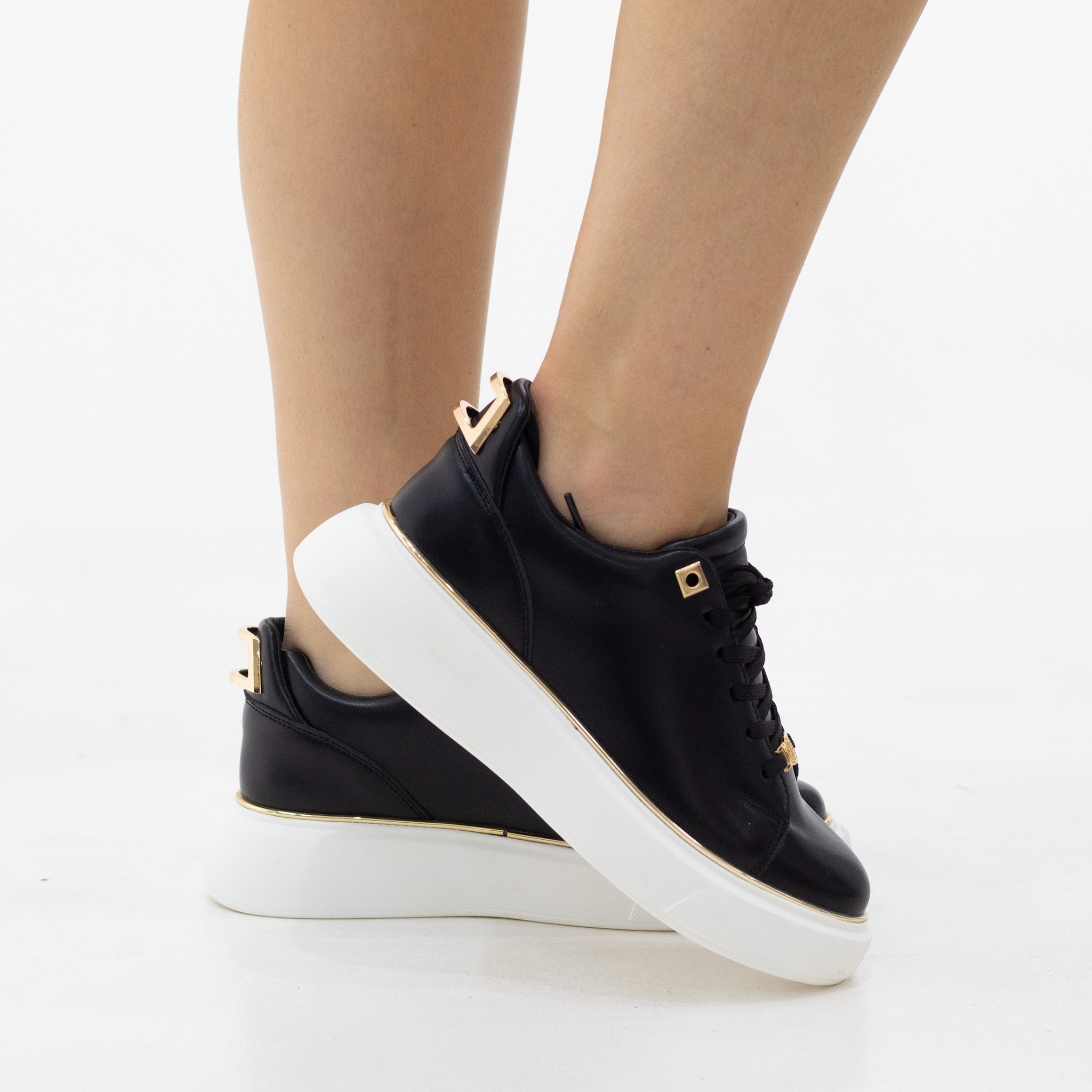 Carol lace-up casual sneaker