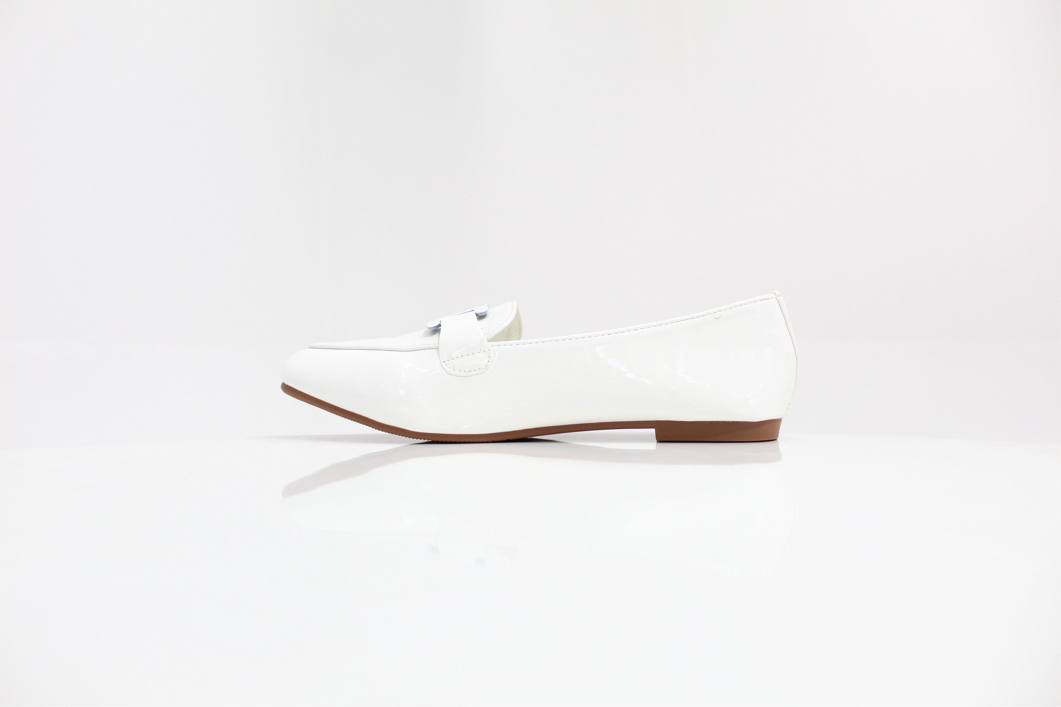 Ofelia moc with matching link trim white