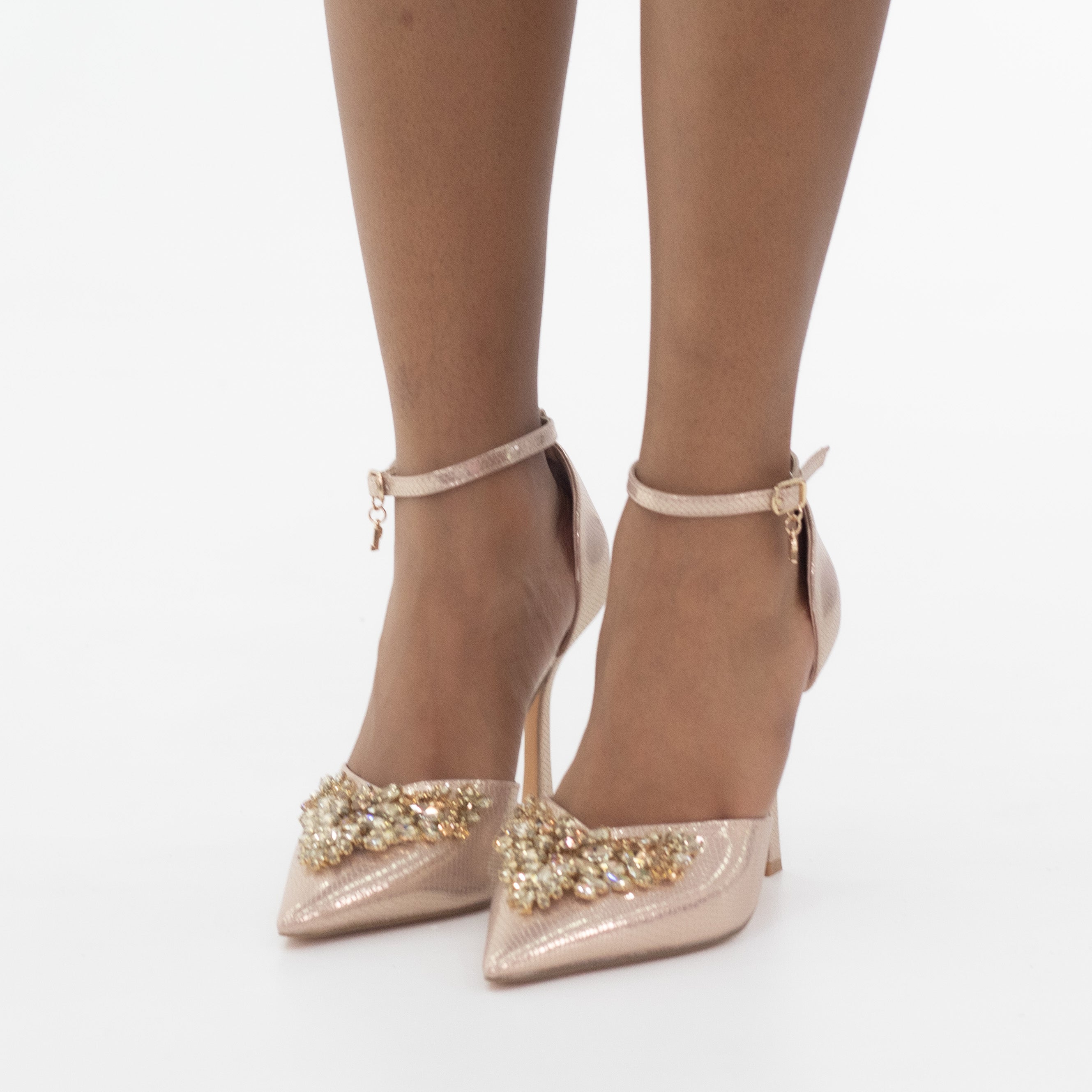 Kora mid heel SATIN PU with v-shaped diamante trim champagne