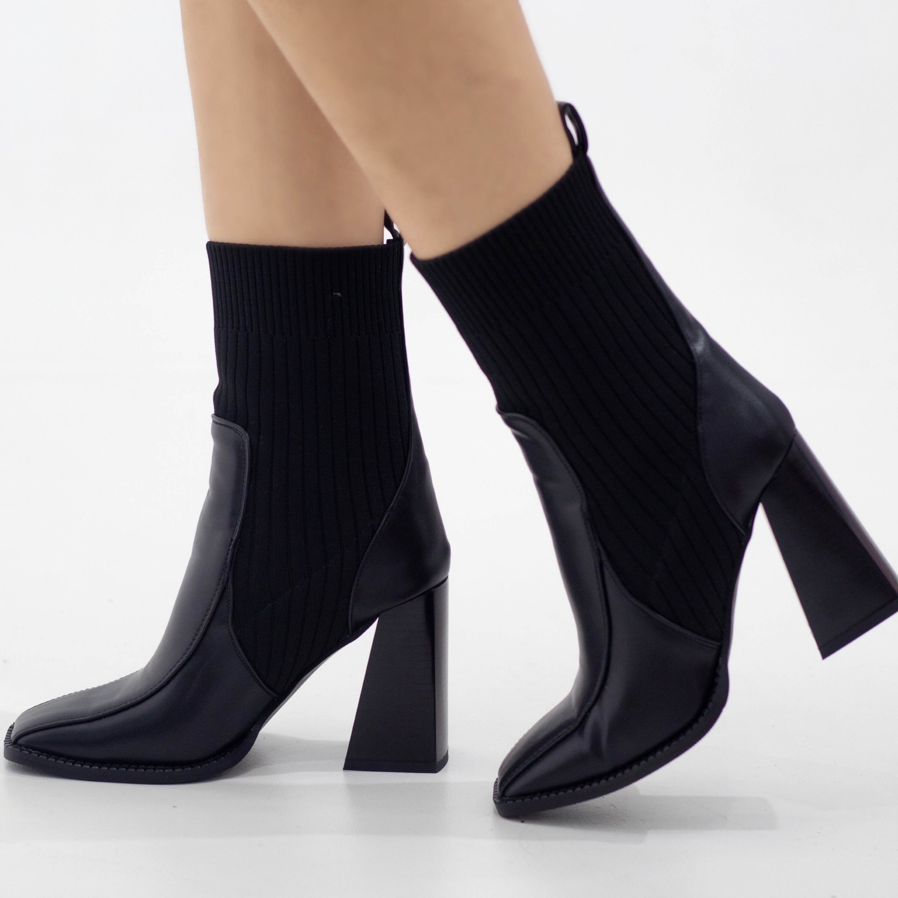 Hanoi 10cm bootie pointy block heel black