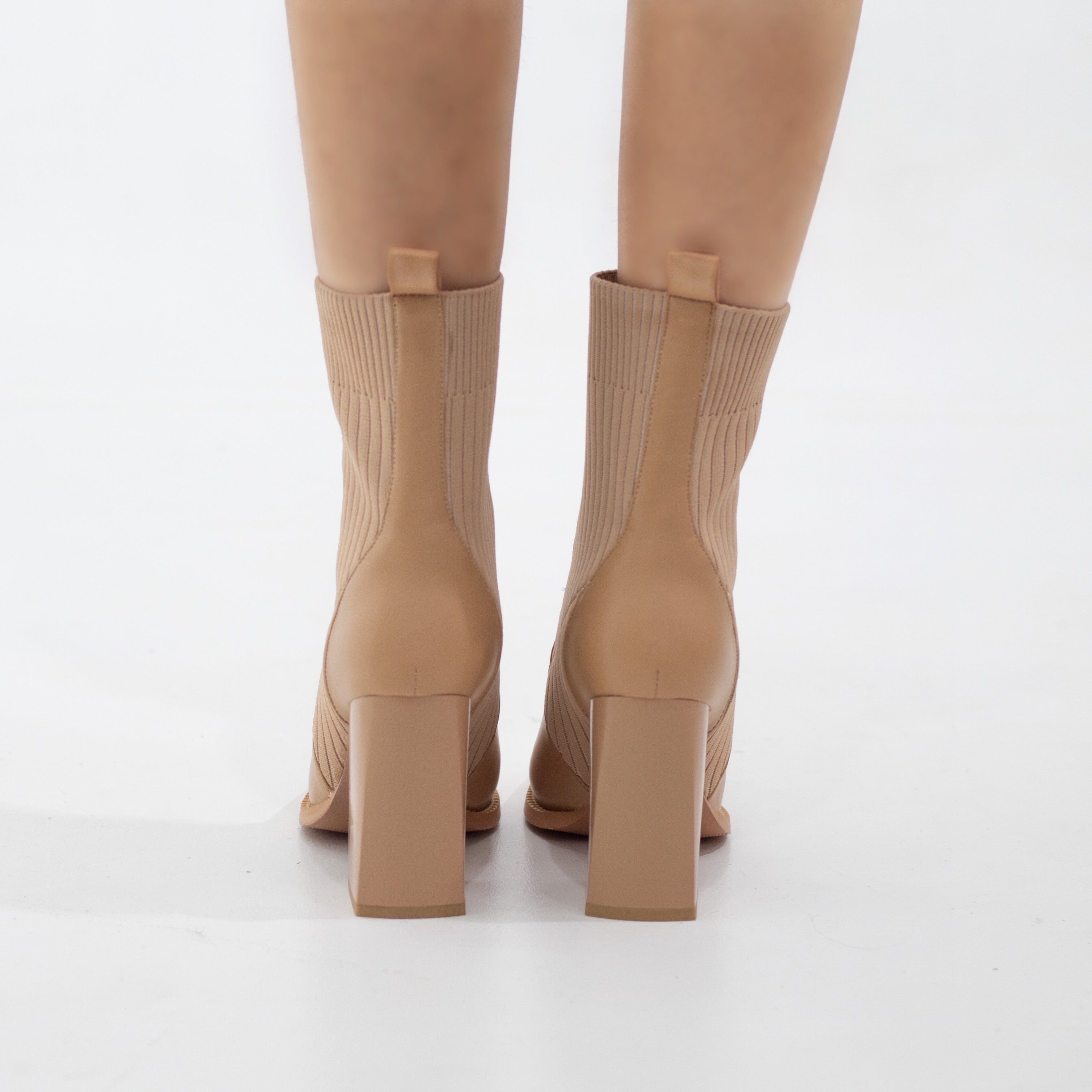 Hanoi 10cm bootie pointy block heel beige