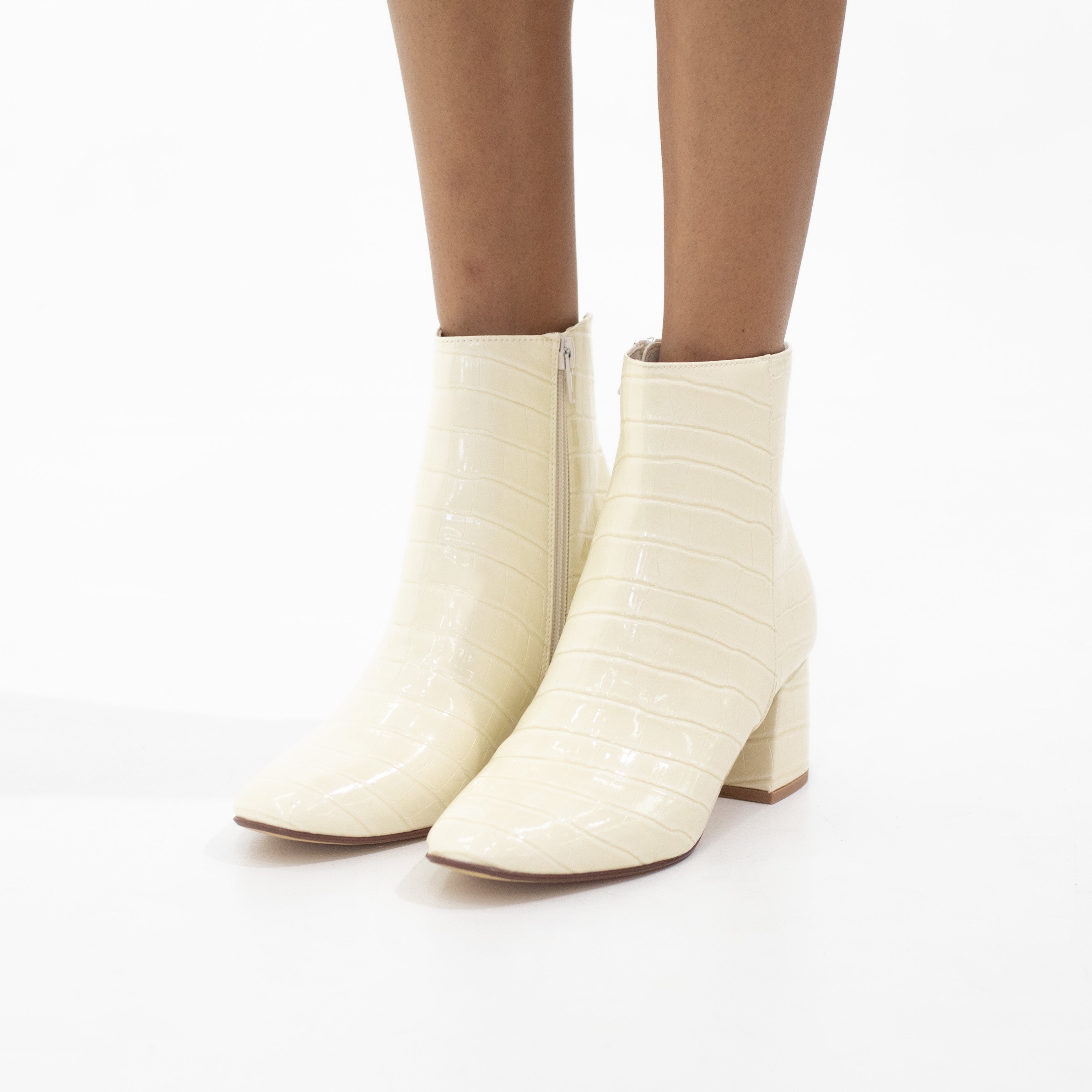 Osaka 6cm bootie pointy block heel off-white