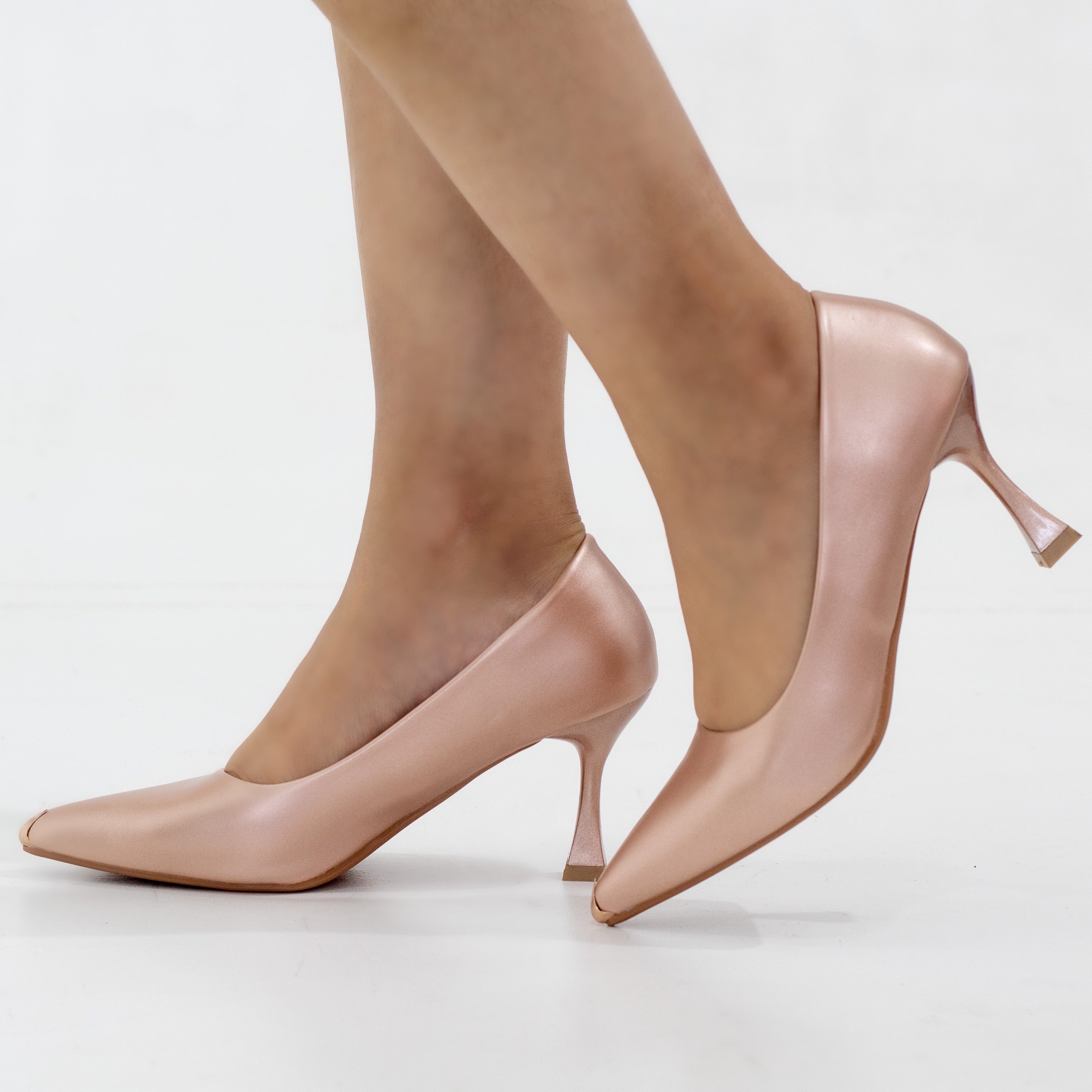 Doha Faux court with gold pointy toe on 8cm heel rose gold