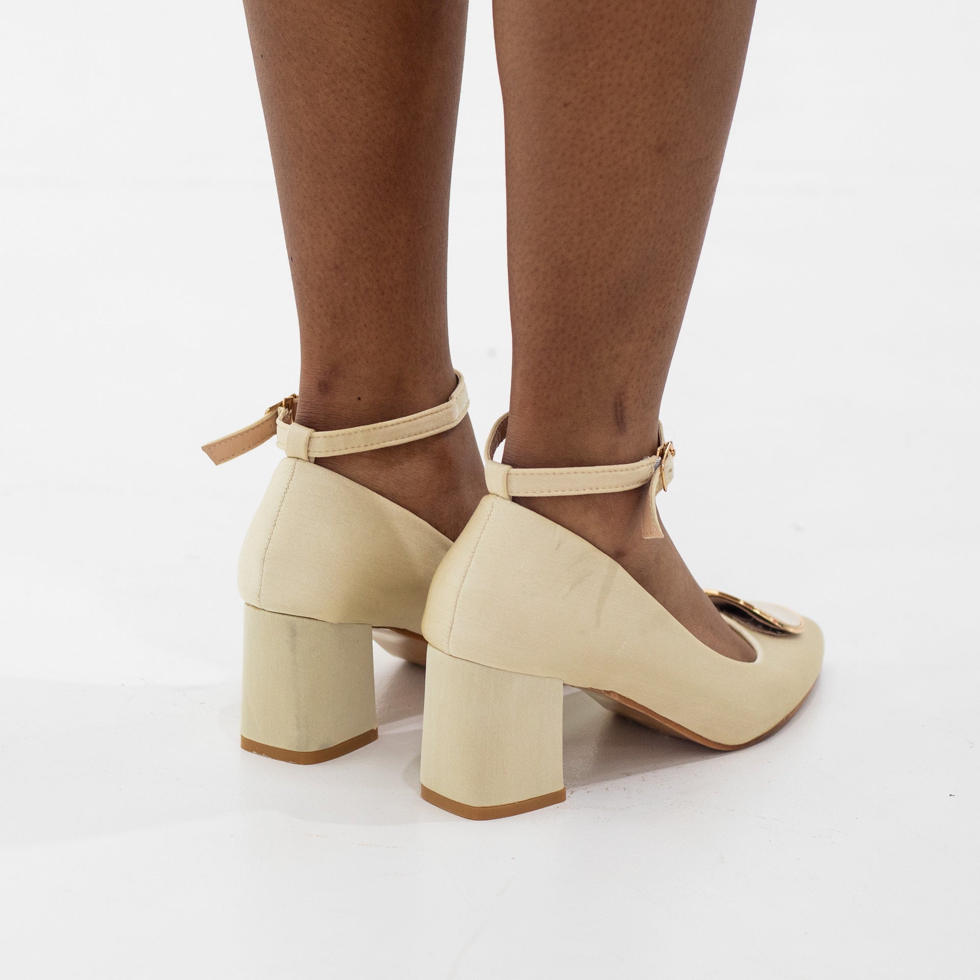 Trip 7.5cm block heel ankle strap court with a round trim cream