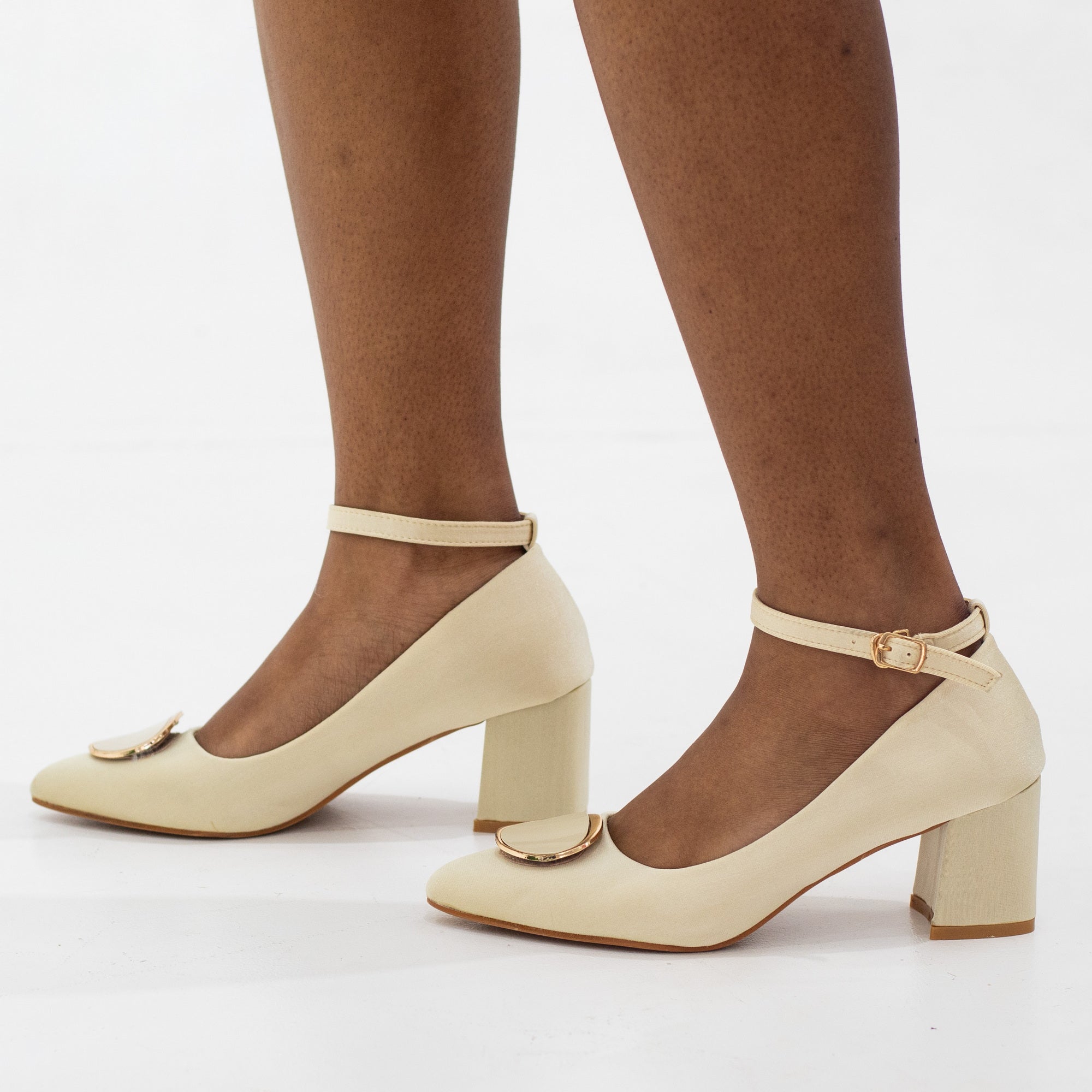 Trip 7.5cm block heel ankle strap court with a round trim cream