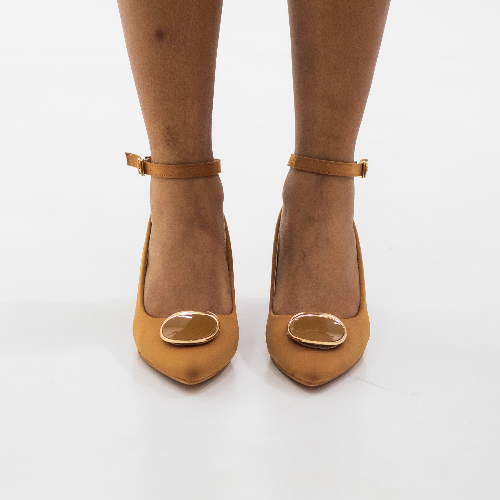 Trip 7.5cm block heel ankle strap court with a round trim camel