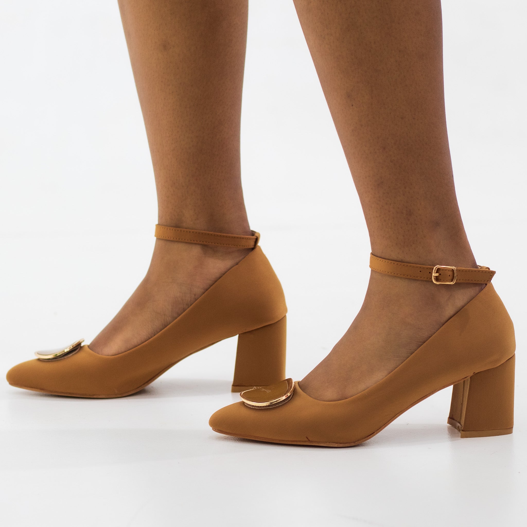 Trip 7.5cm block heel ankle strap court with a round trim camel