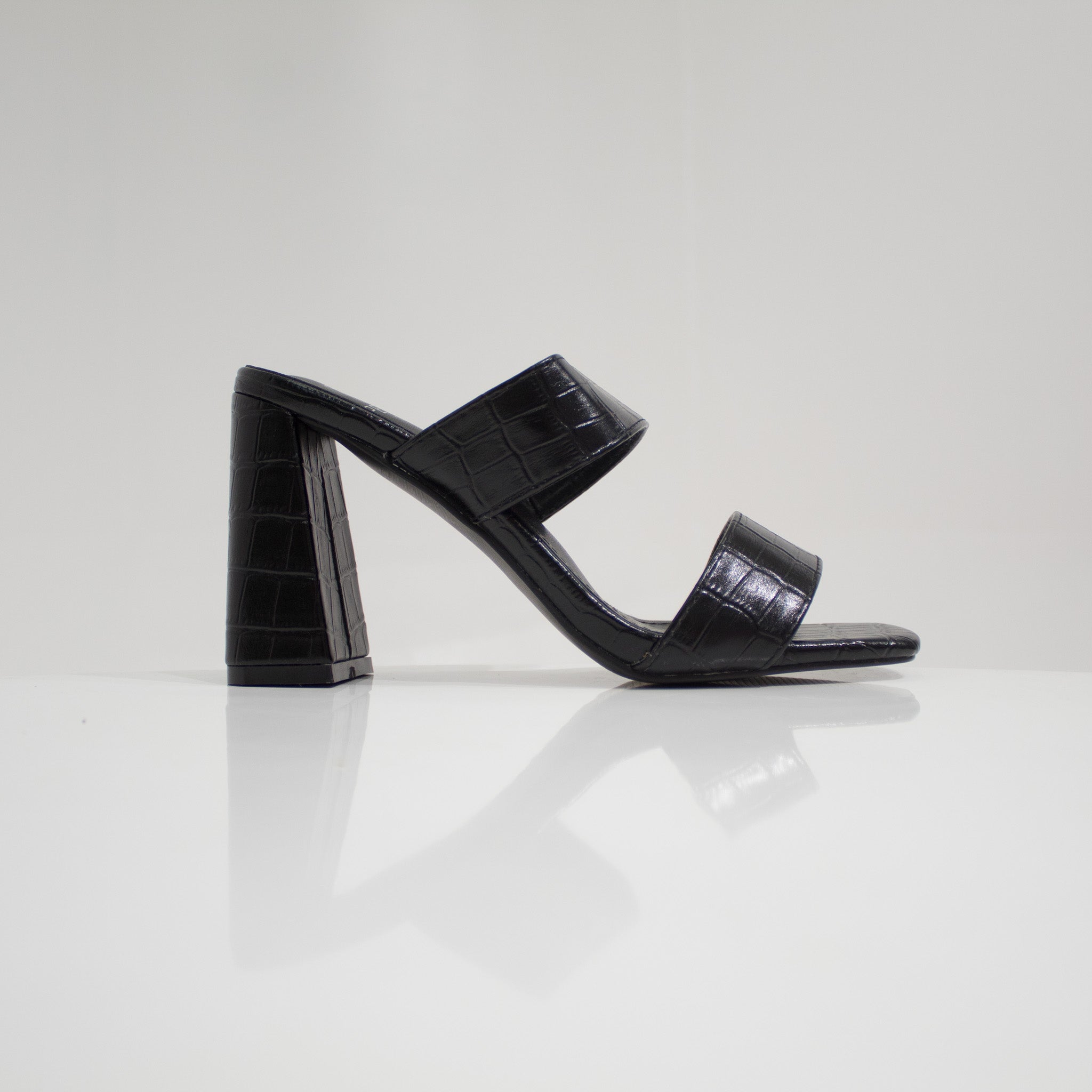 Perla 2 band slide on a 9cm block heel black