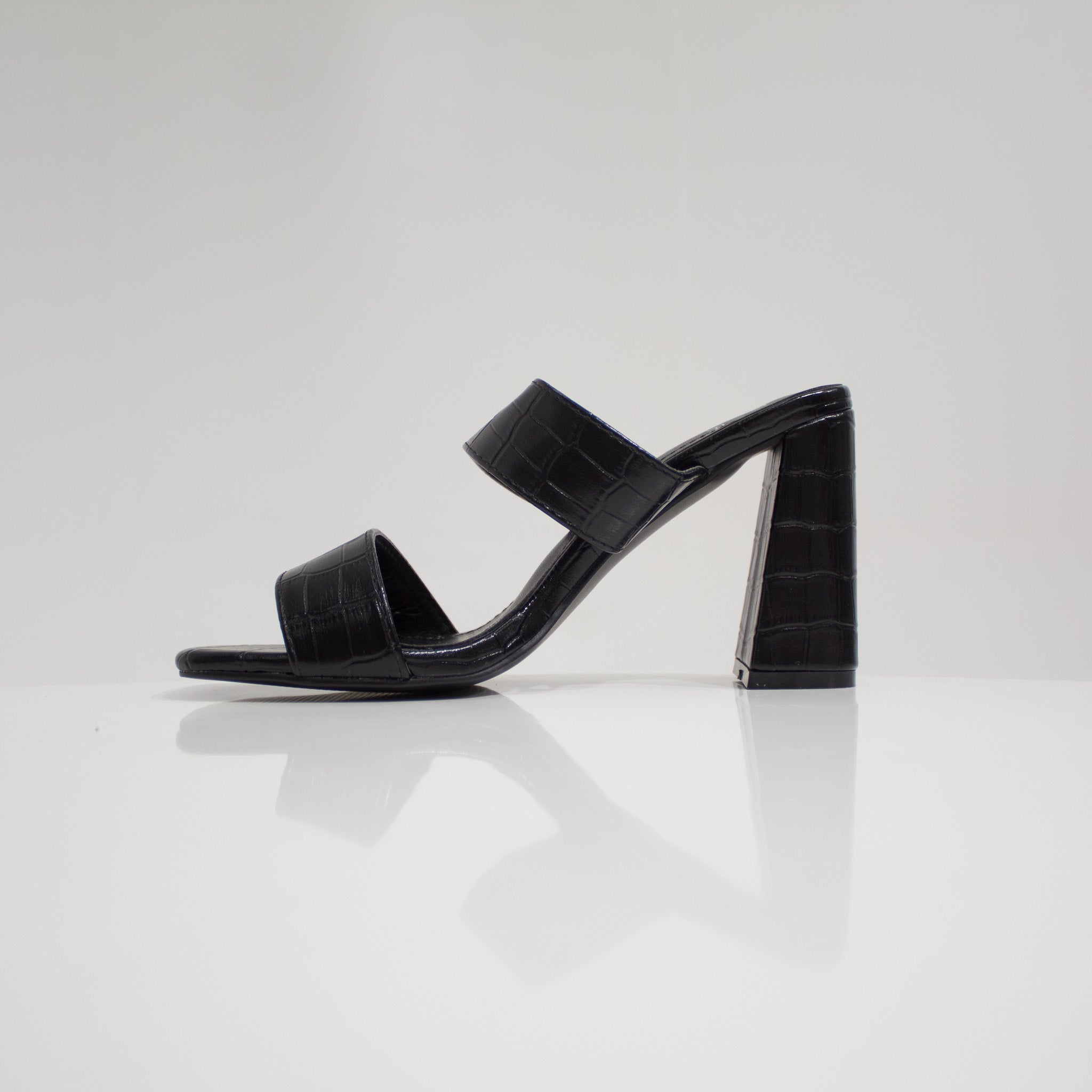 Perla 2 band slide on a 9cm block heel black