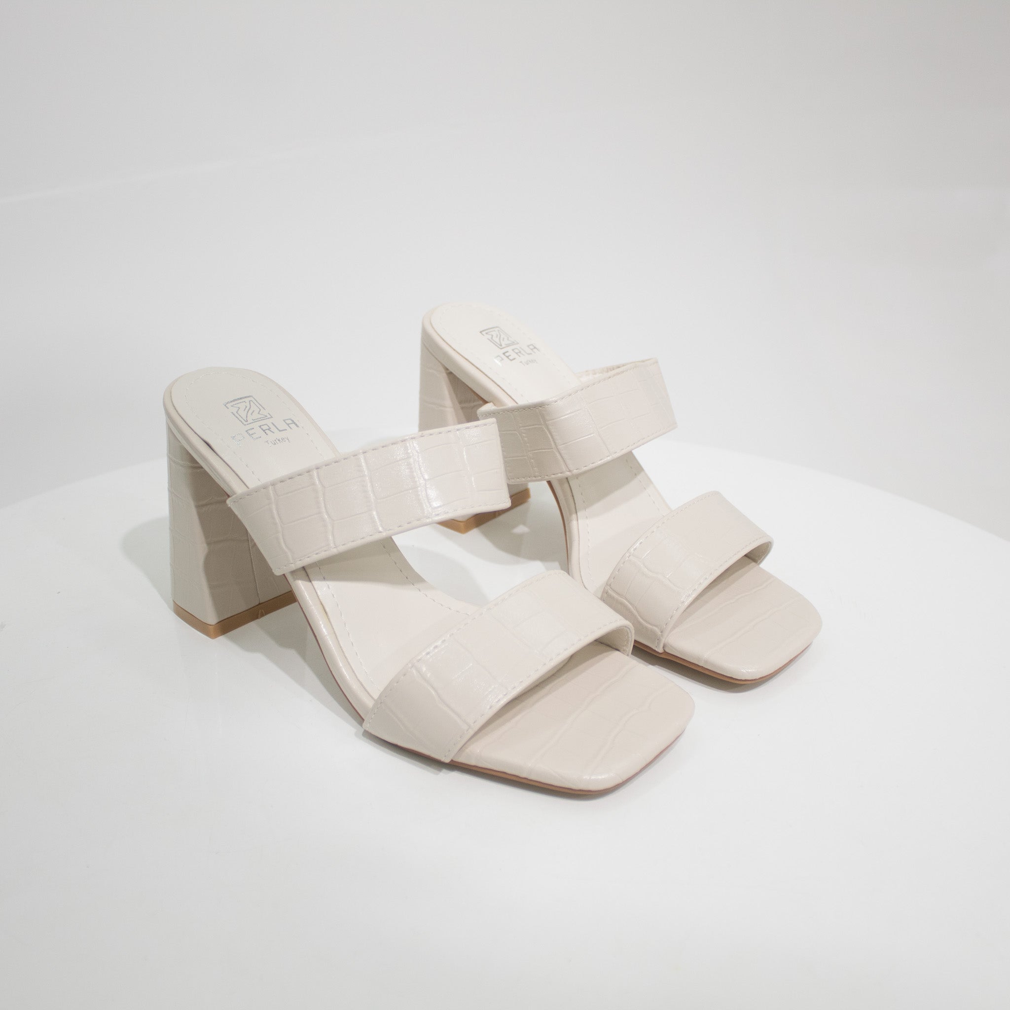 Perla 2 band slide on a 9cm block heel beige