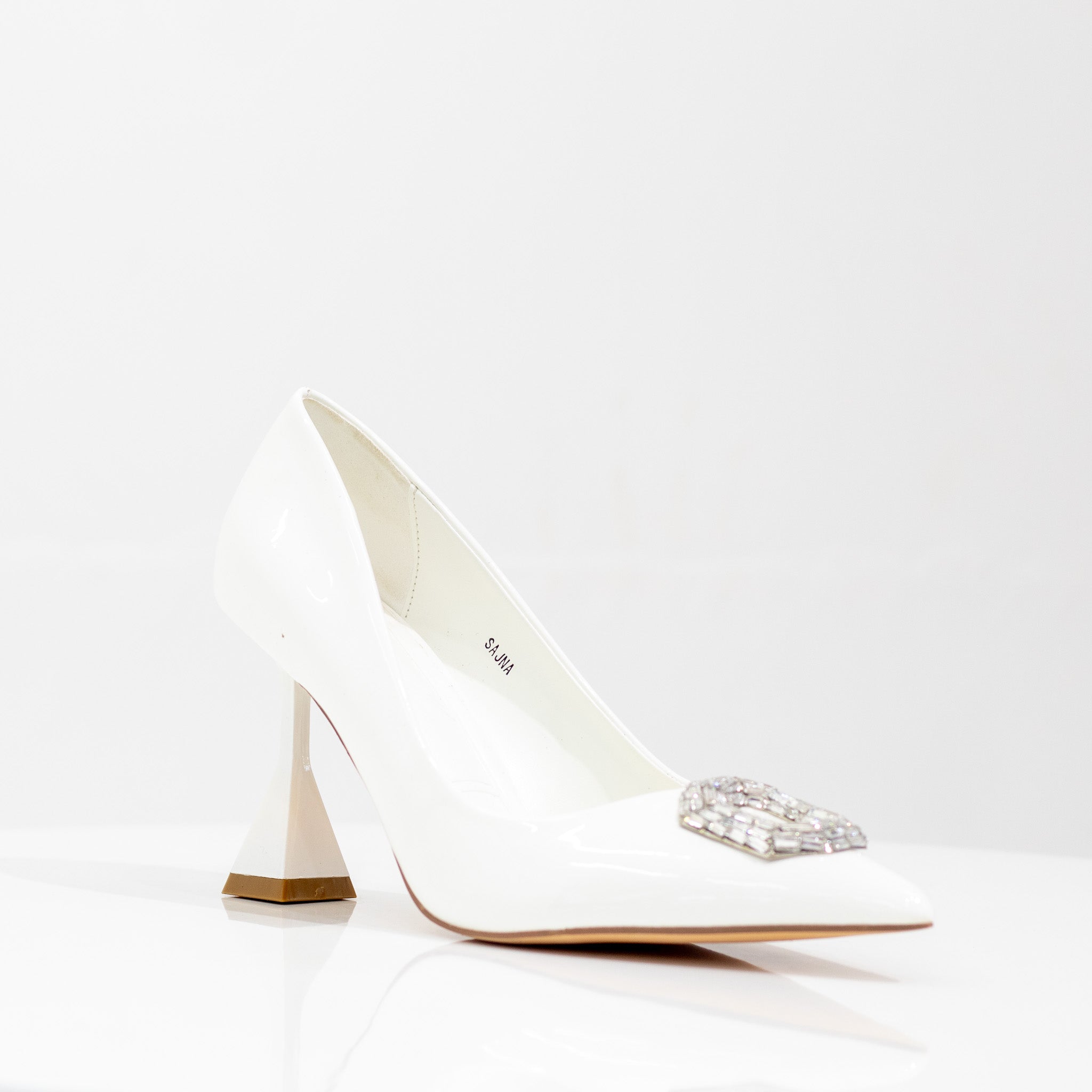 Sajna pat 9cm heel court with oct diamante trim white