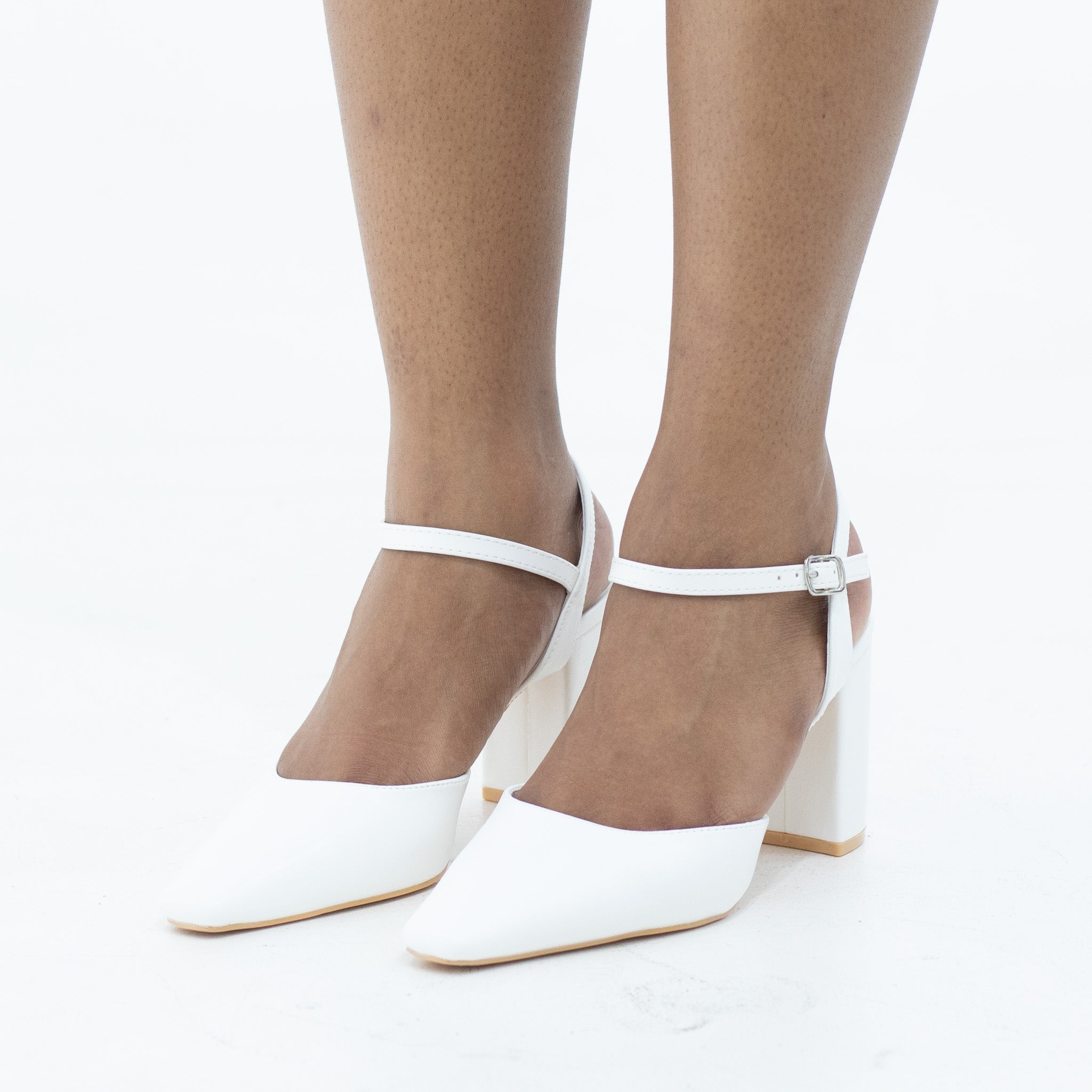 Tulpano ankle strap shoe on 8cm heel white