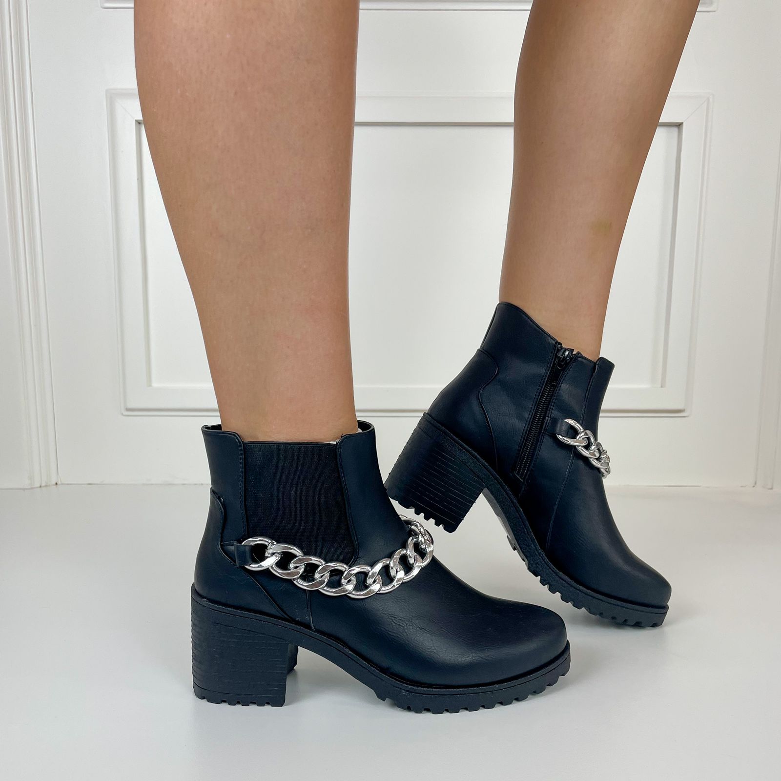 Autumn chain detailed block heel ankle boot black