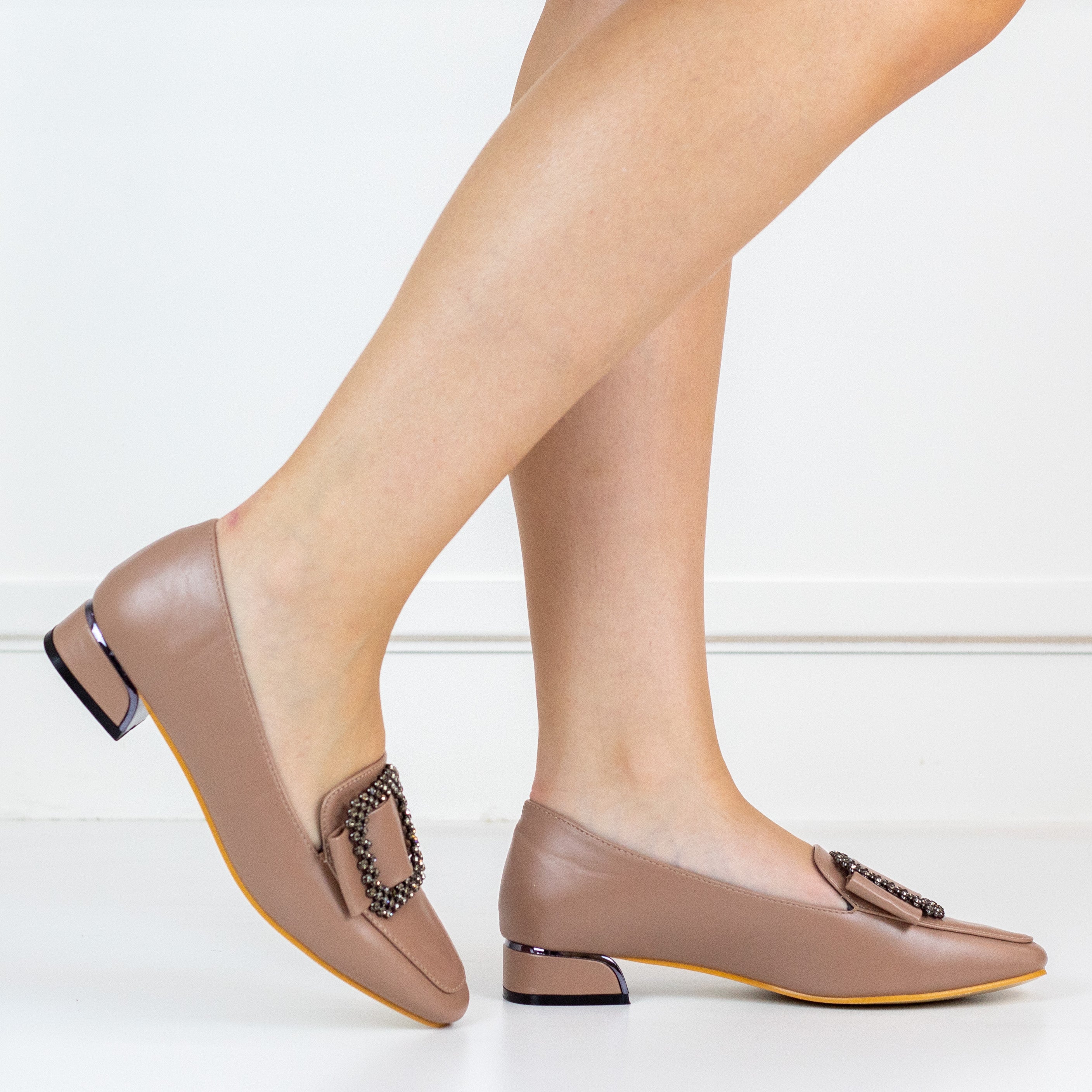 Amiah2 moc 2.5cm flat gold heel with flat trim pu taupe