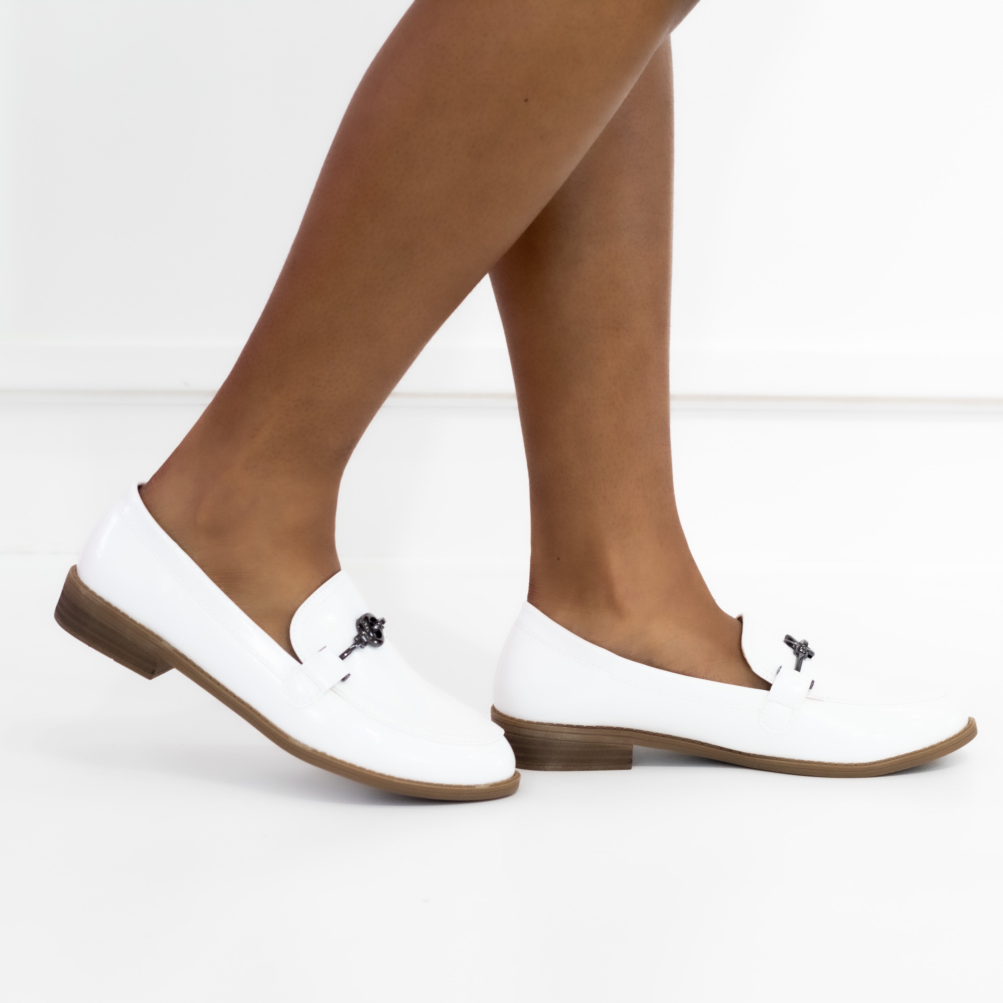 Luca 2.5cm flat heel moc with link trim pu white