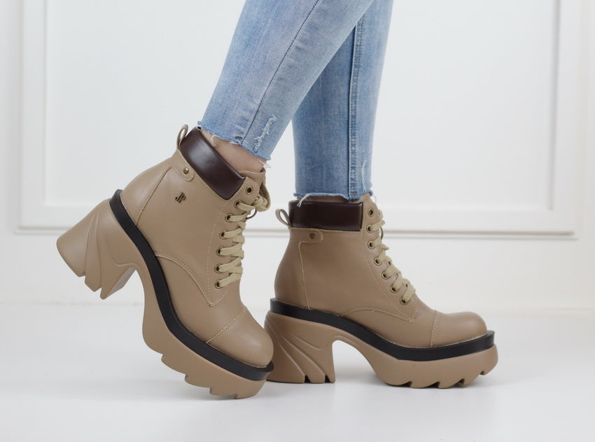 Camel pat chuncky lace up ankle boot leoni