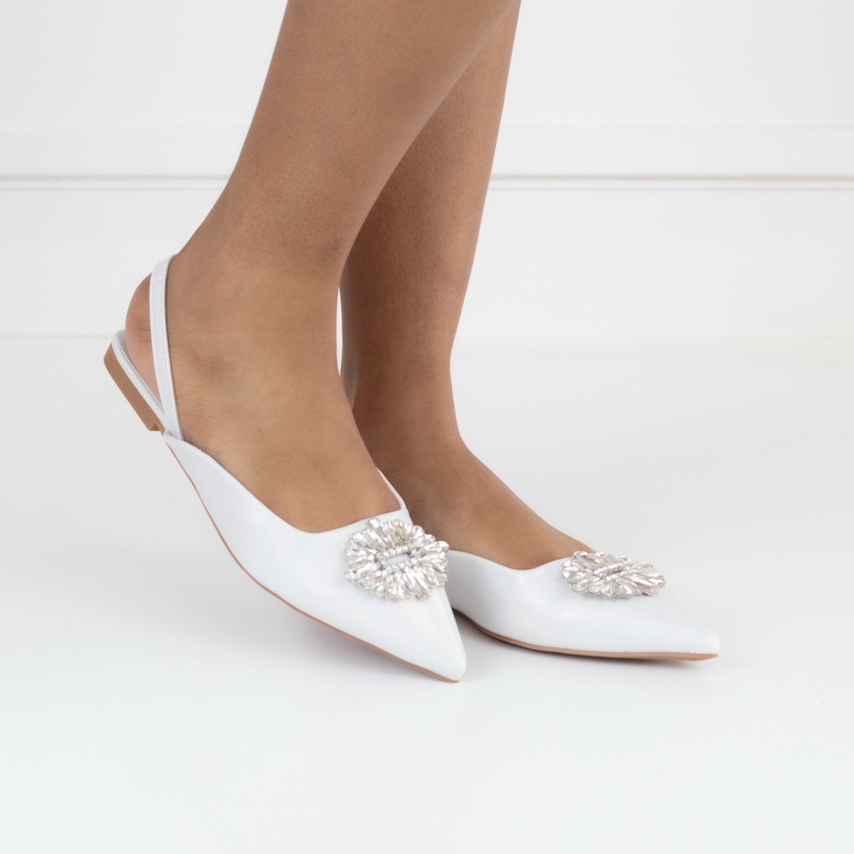 White pointy sling back pump with a trim erina