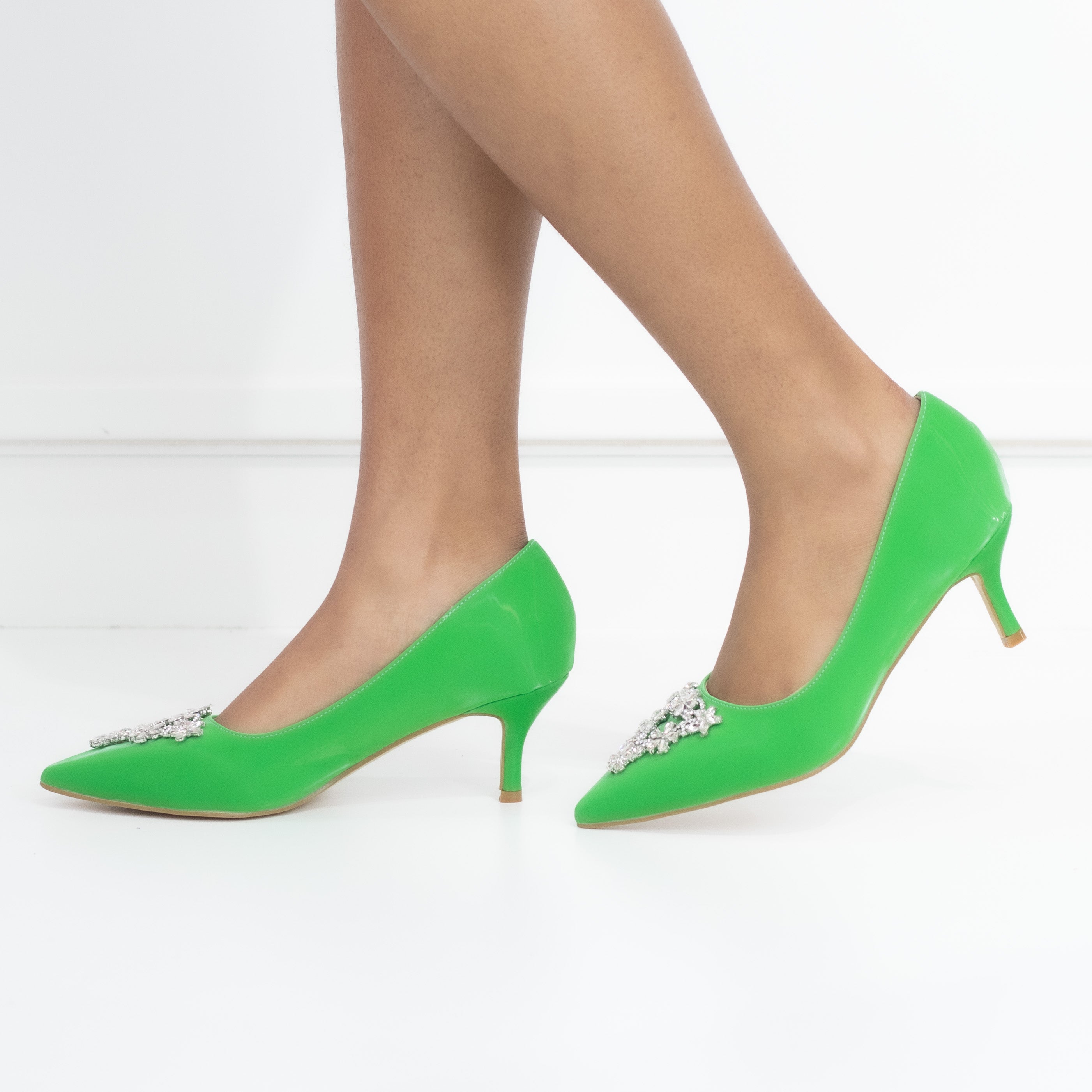 Sabiya mid heel court with triangle trim green