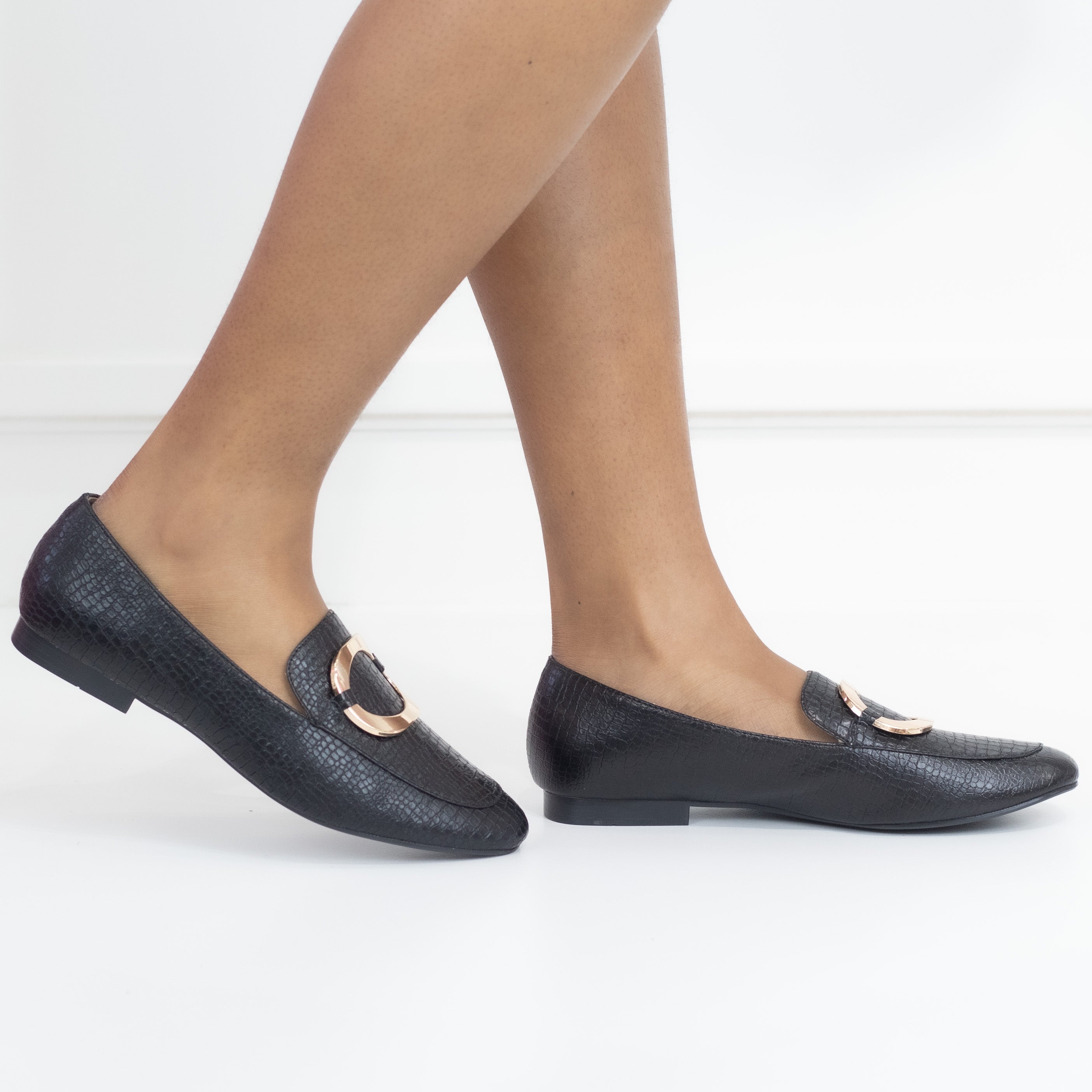 Harini flat loafer with round gold trim black