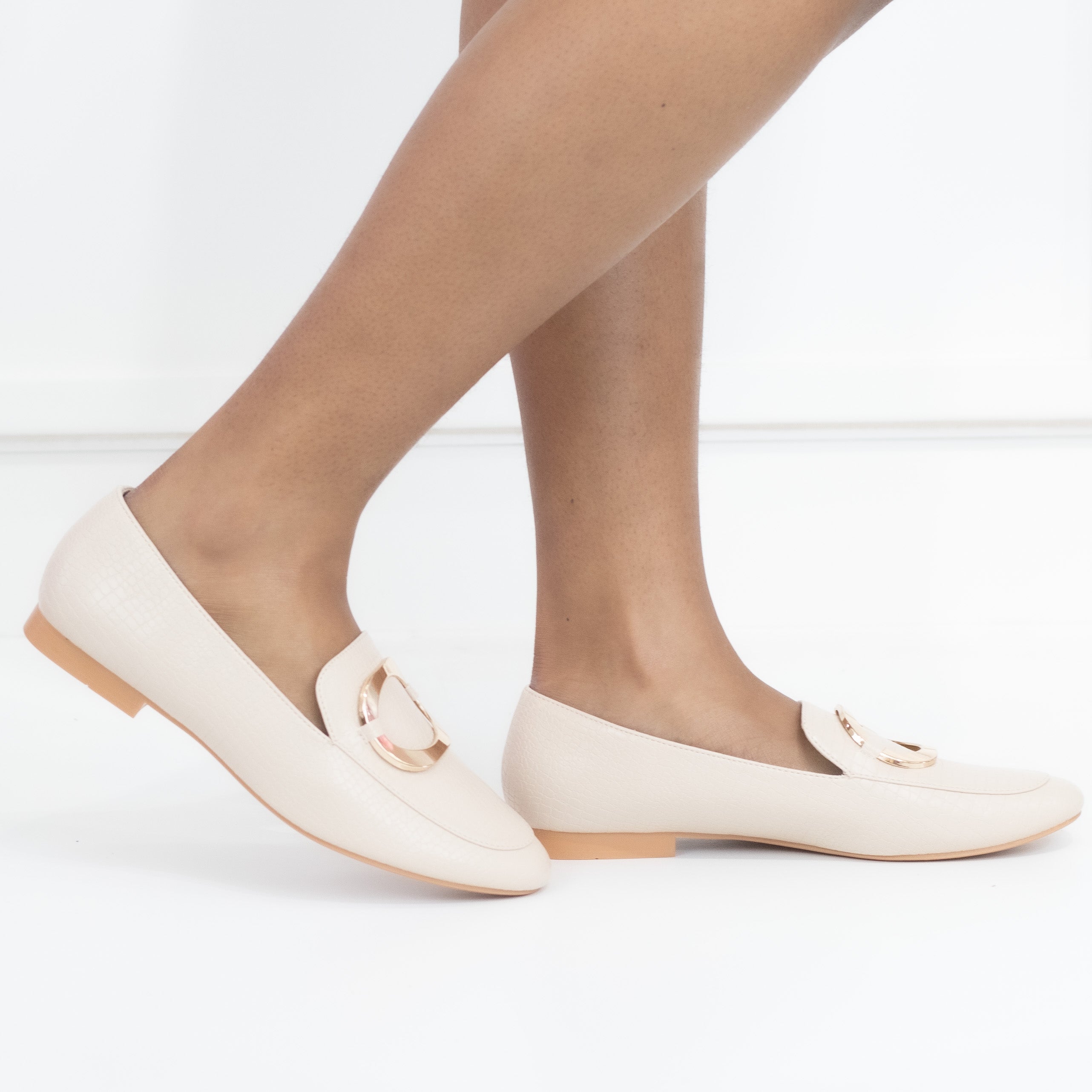 Harini flat loafer with round gold trim nude