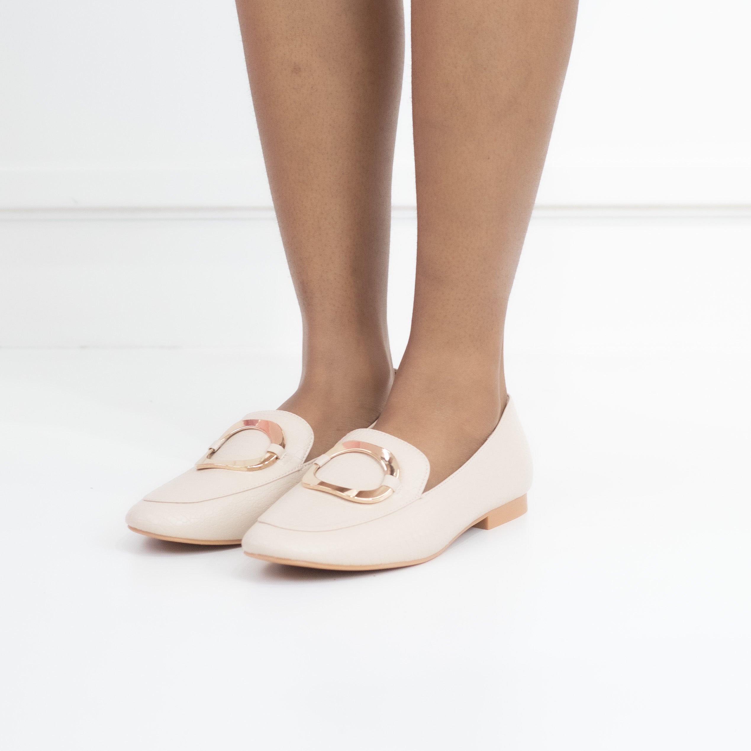 Nude flat loafer with round gold trim harini