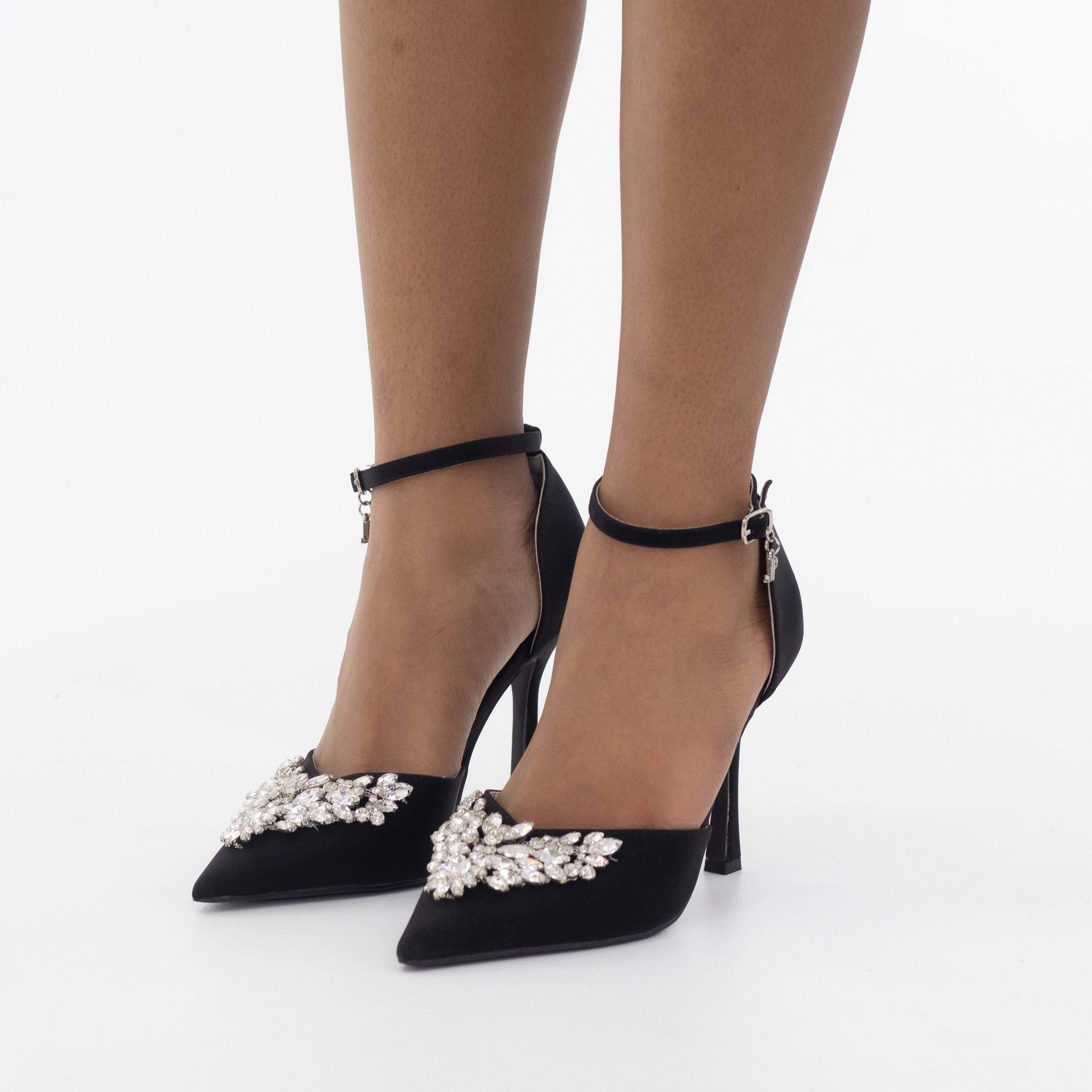 Kora mid heel SATIN PU with v-shaped diamante trim black