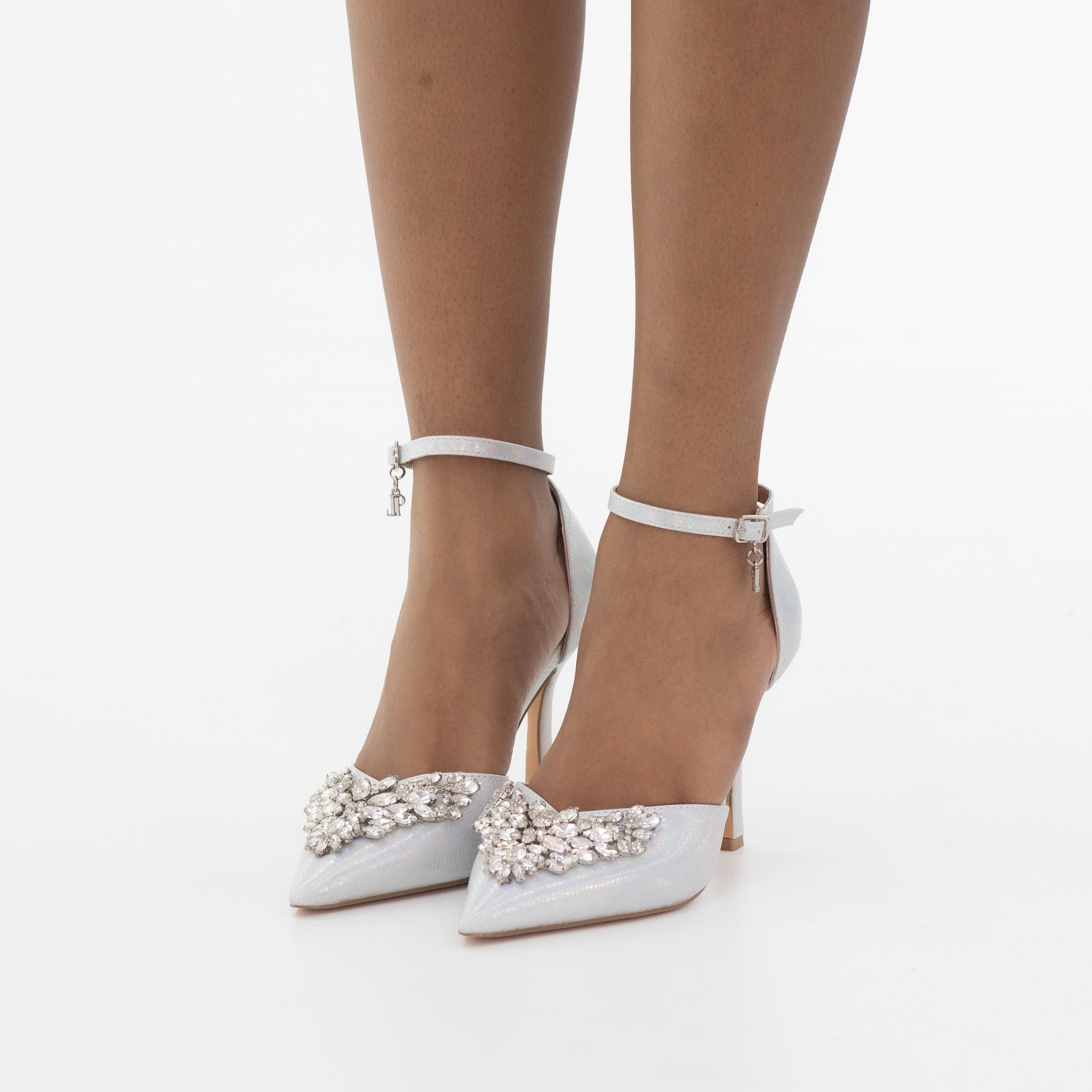 Kora mid heel SATIN PU with v-shaped diamante trim white