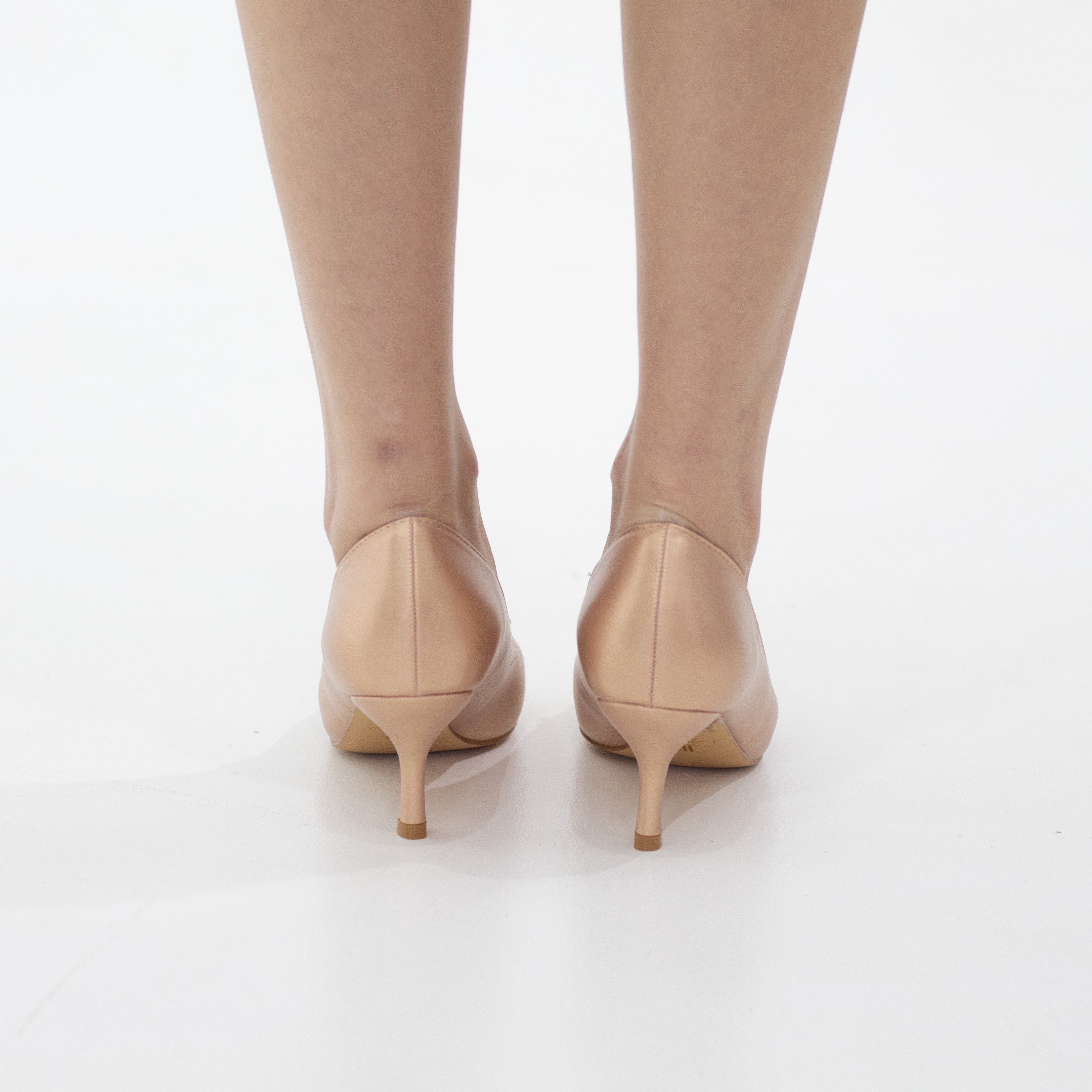 Sabiya mid heel court with triangle trim rose gold