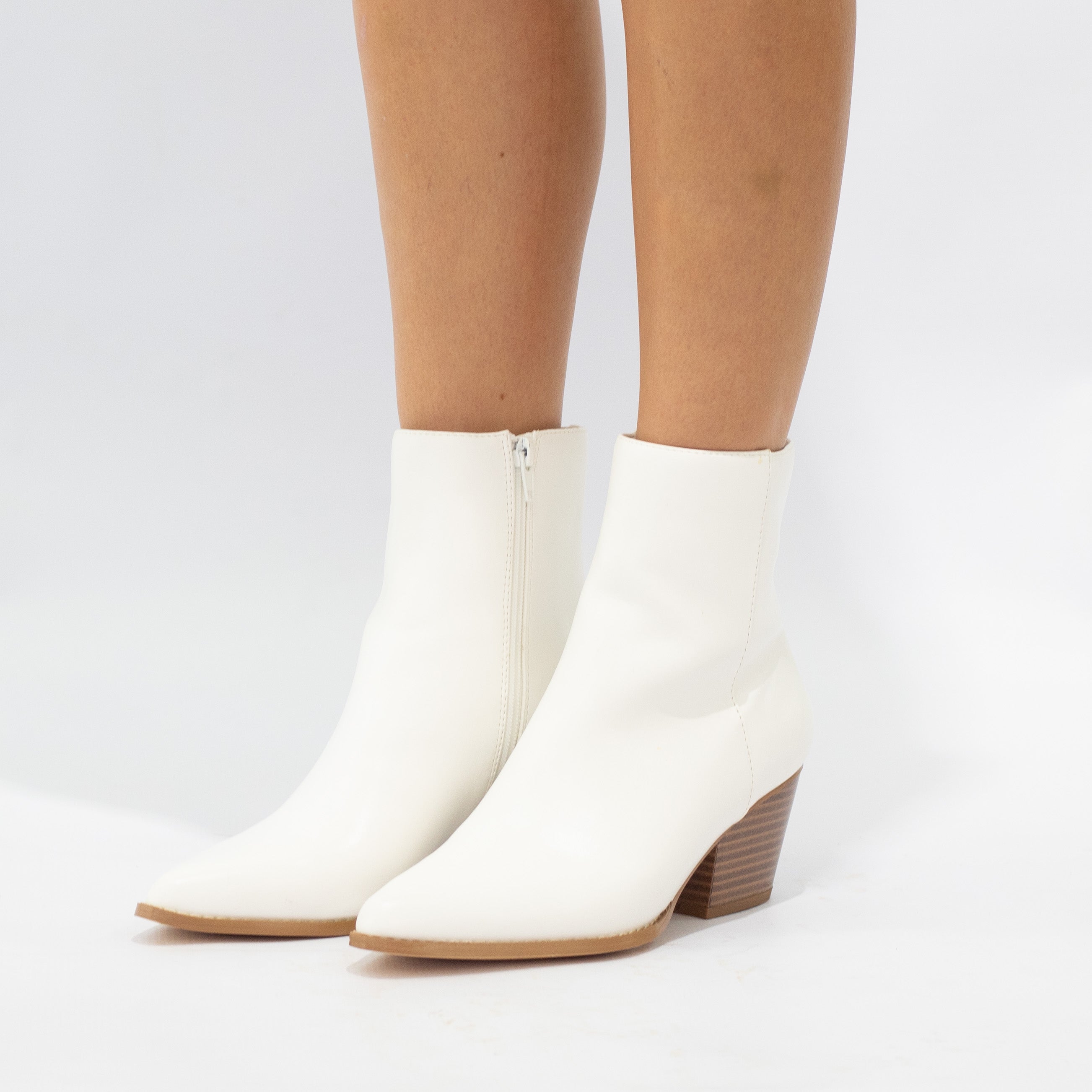 Noelle 6cm block heel LA08-18 PU ankle boot white