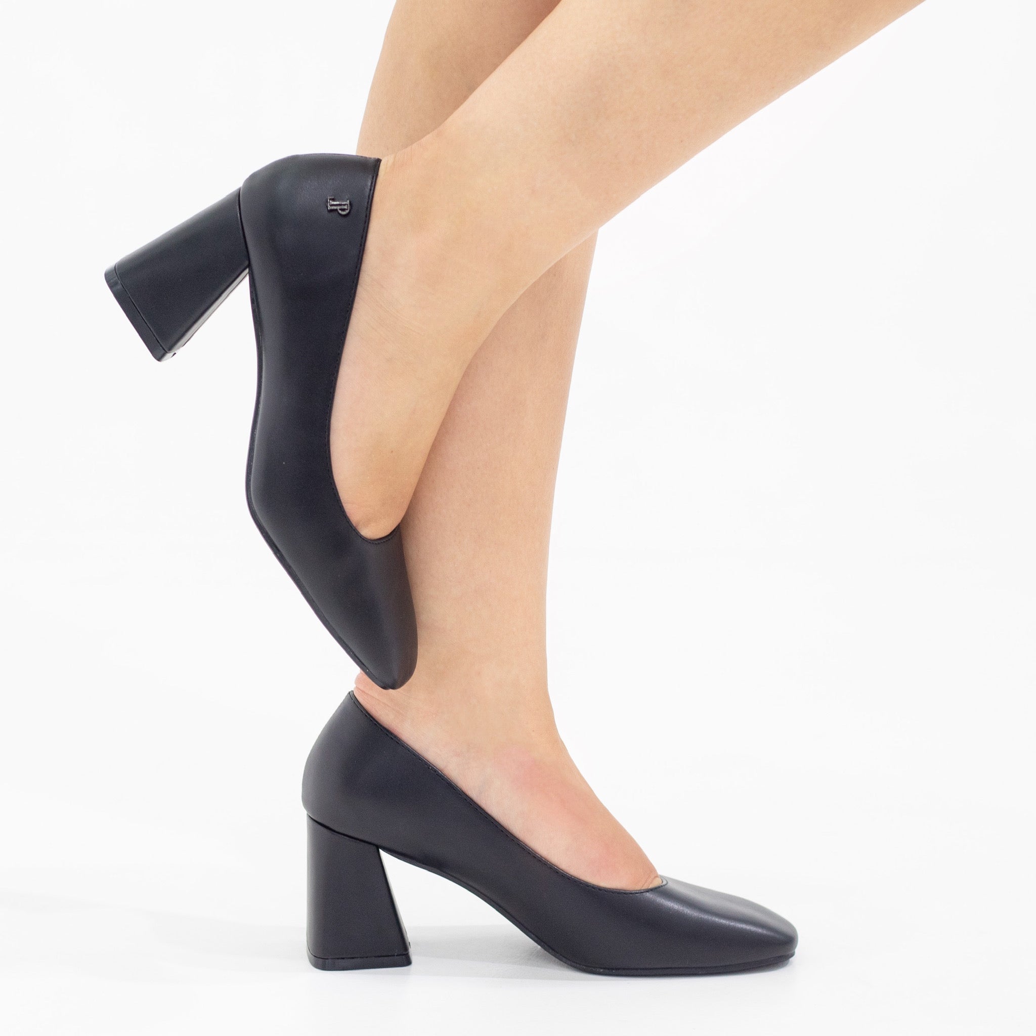 Lopa 7cm block heel PU court shoe black